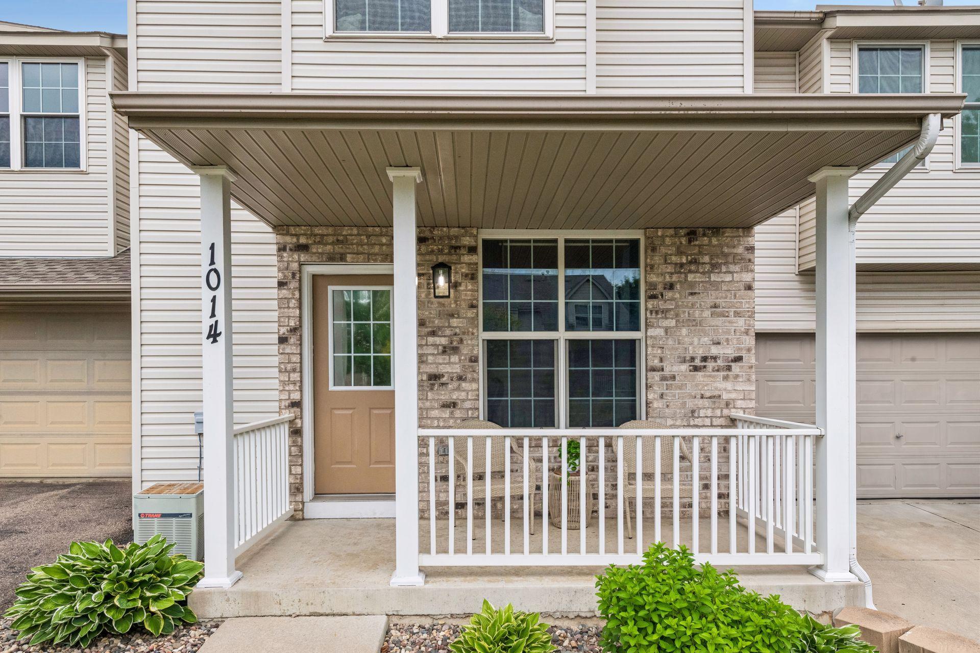 1014 Heldt St, Chaska, MN 55318