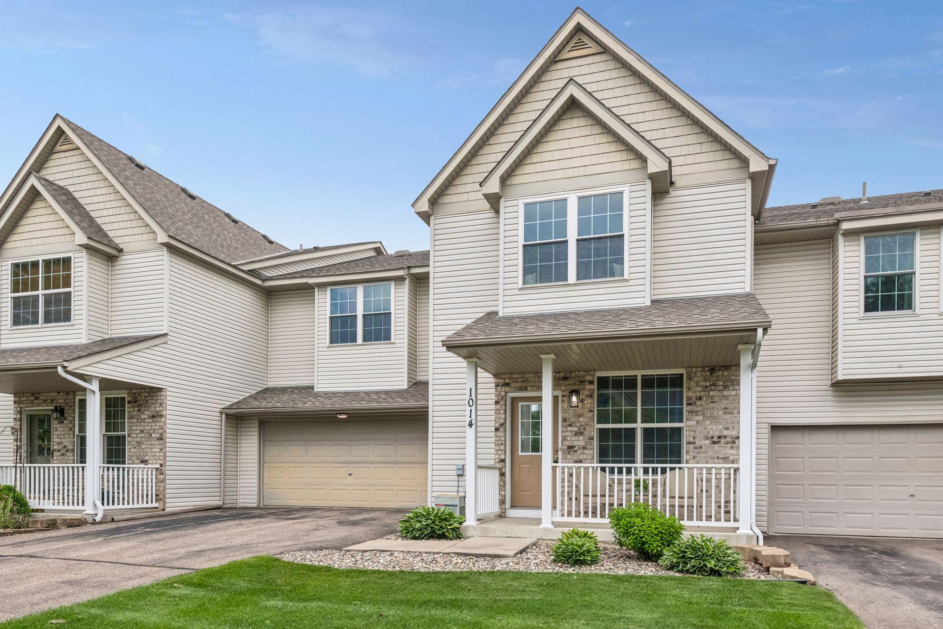 1014 Heldt St, Chaska, MN 55318