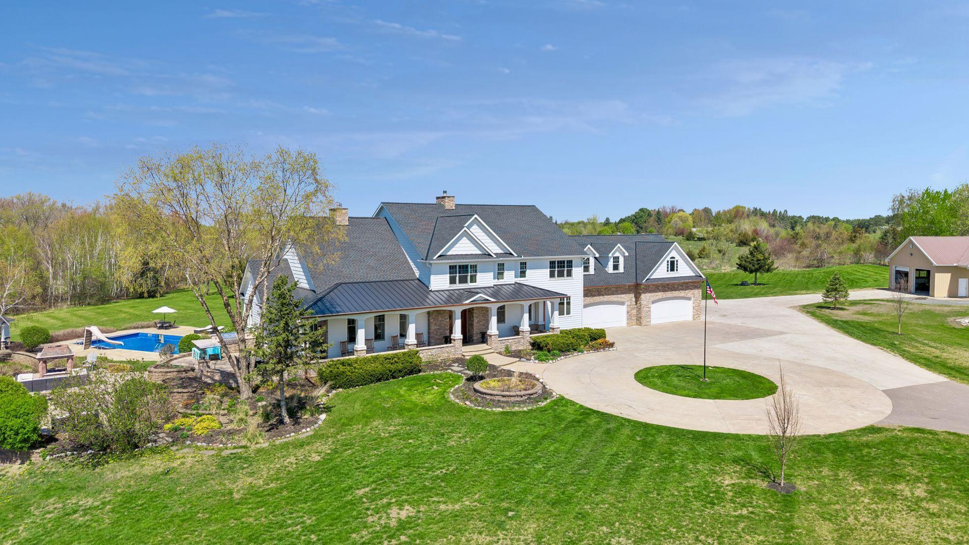 36738 Oriole Ave, Lindstrom, MN 55045
