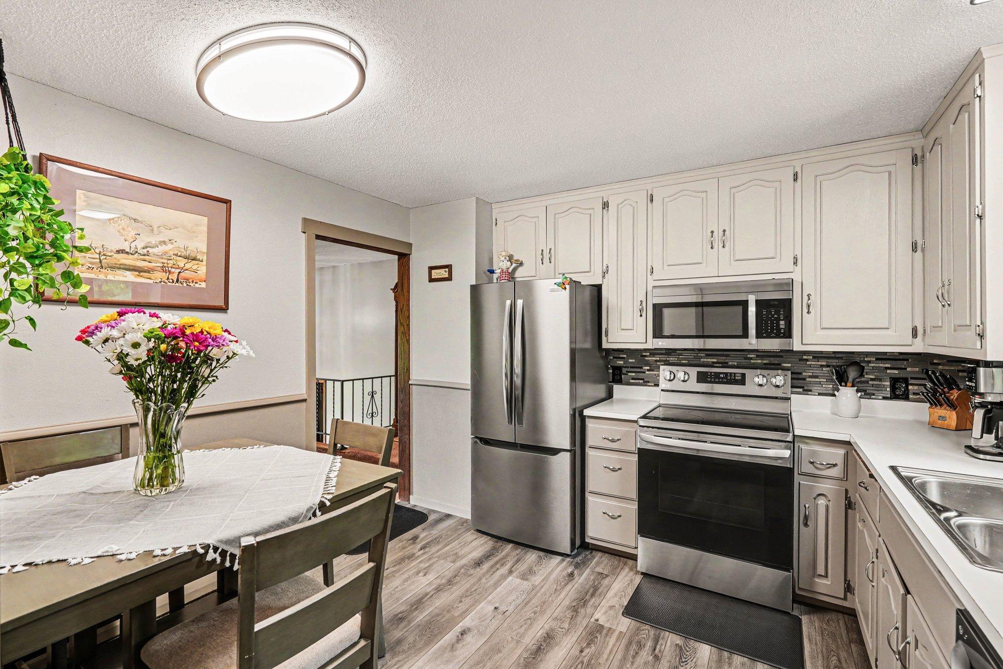 28264 Olinda Trl, Lindstrom, MN 55045