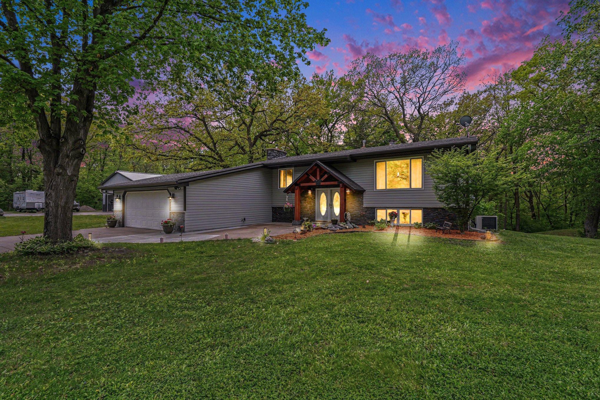 28264 Olinda Trl, Lindstrom, MN 55045