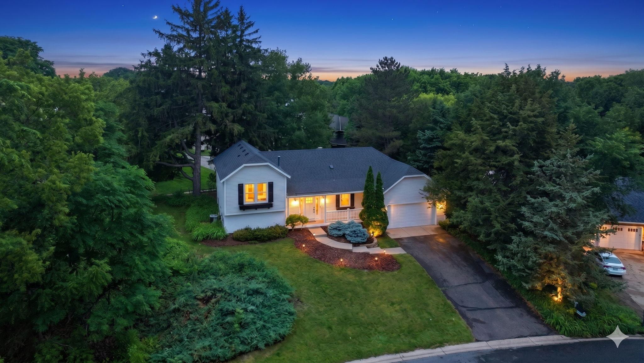 7516 W 77th St, Chaska, MN 55318