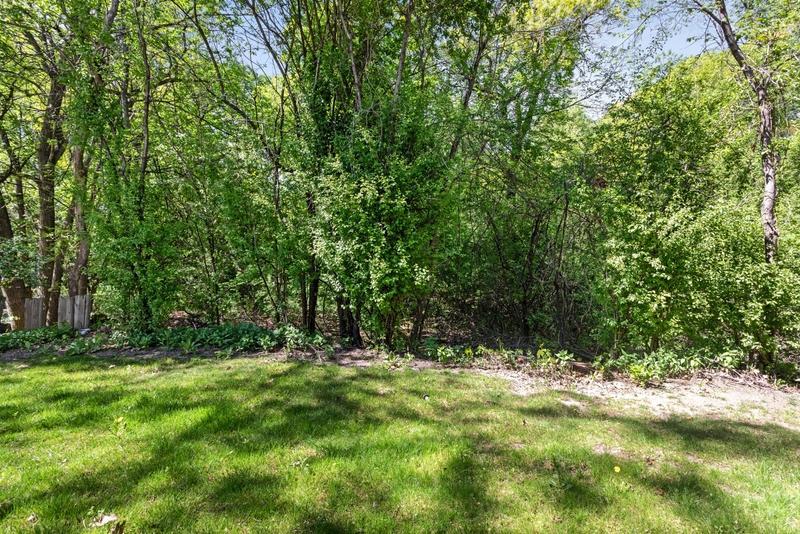 1948 Crown Point Dr, Mendota Heights, MN 55118