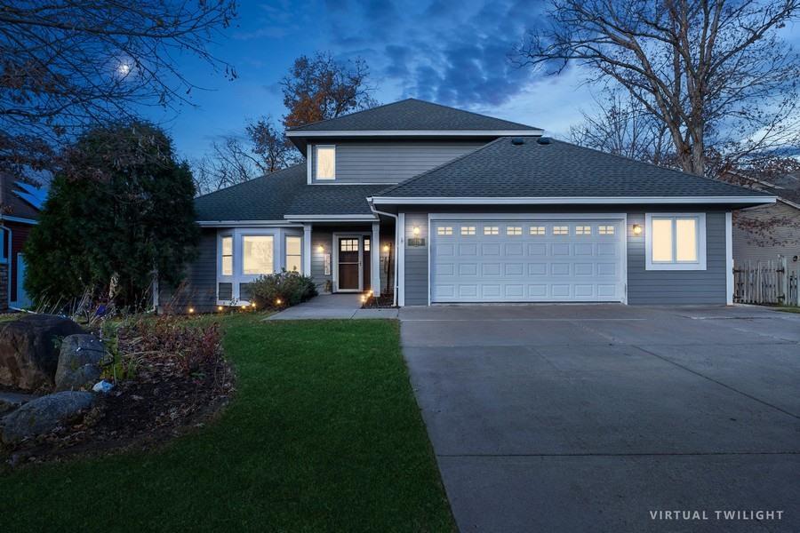 2319 Iverson Ct, Lino Lakes, MN 55038