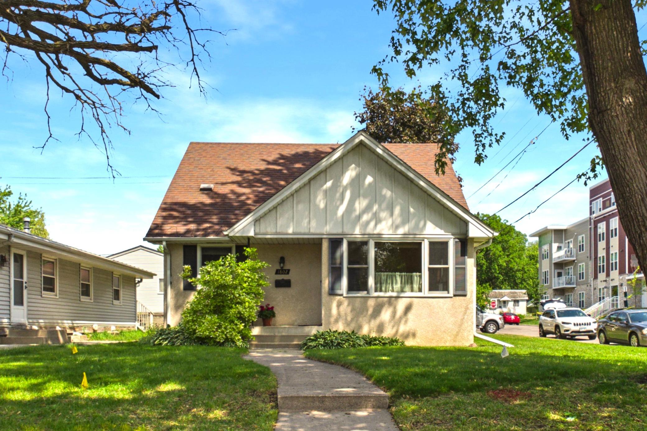 1802 Malvern St, Lauderdale, MN 55113