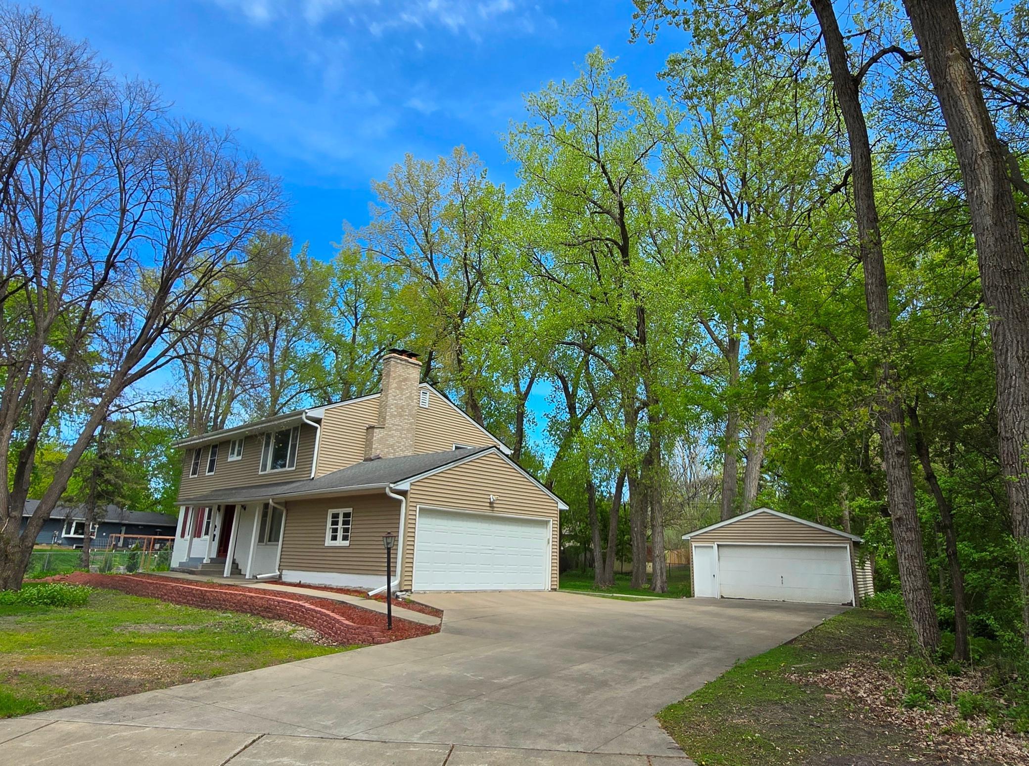 5300 33rd Ave N, Golden Valley, MN 55422