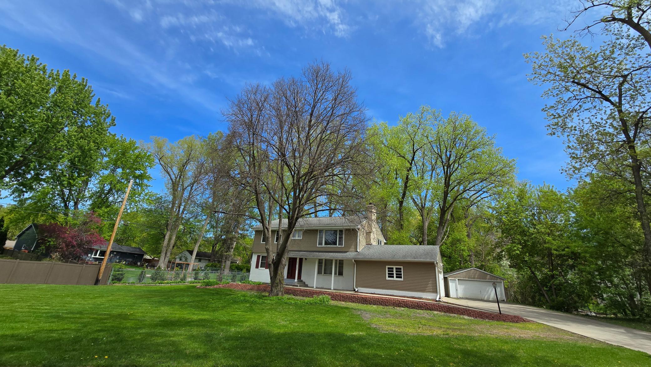 5300 33rd Ave N, Golden Valley, MN 55422