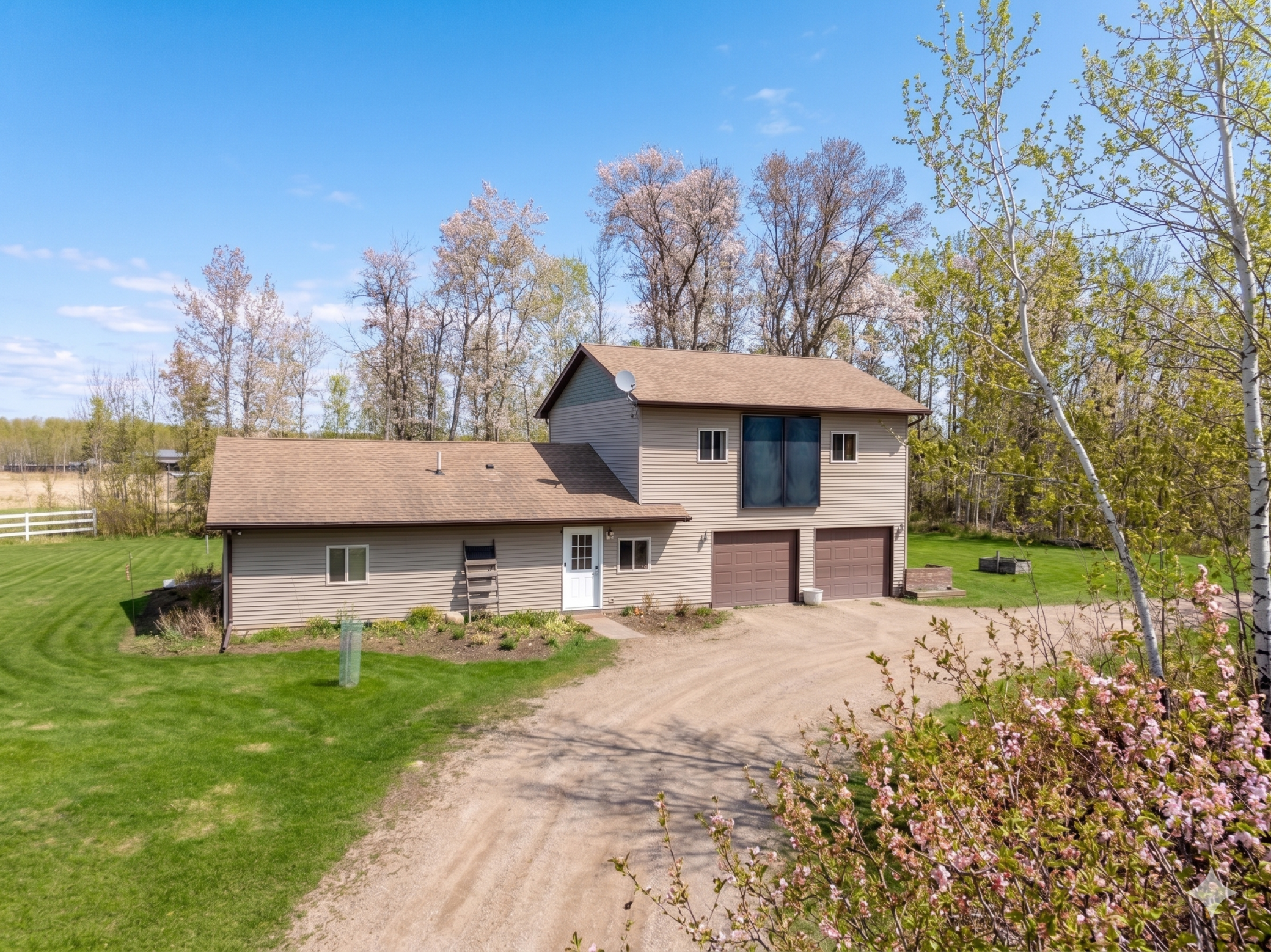 29287 Hoff Dr, Cohasset, MN 55721