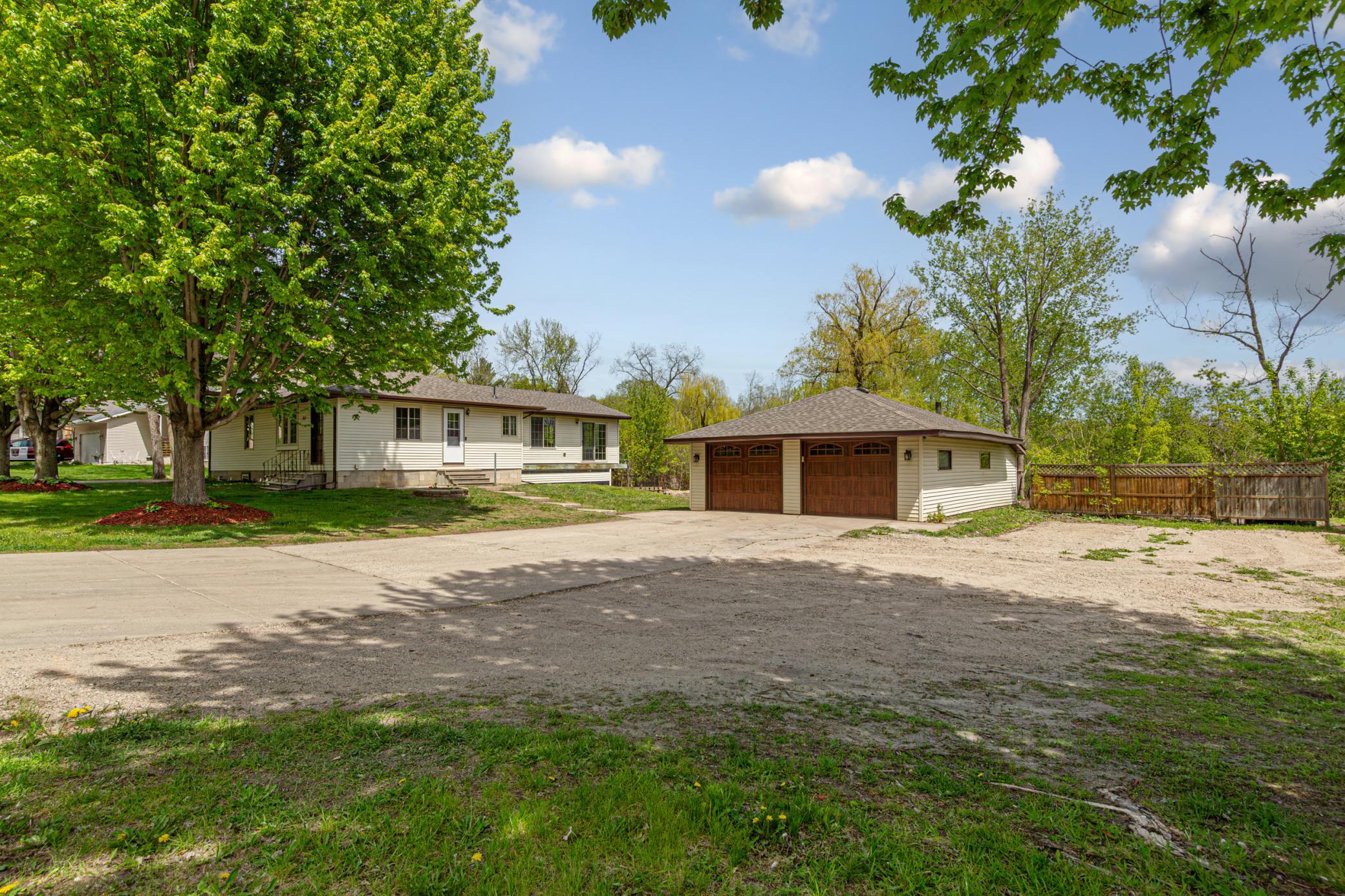 913 Western Ave NW, Faribault, MN 55021