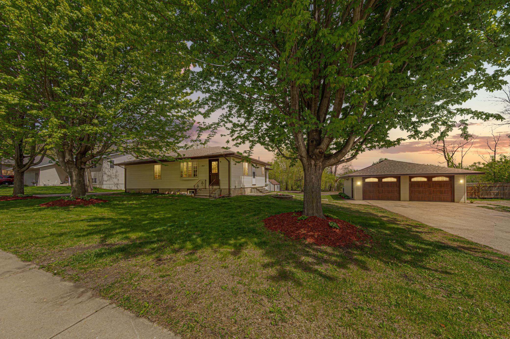 913 Western Ave NW, Faribault, MN 55021