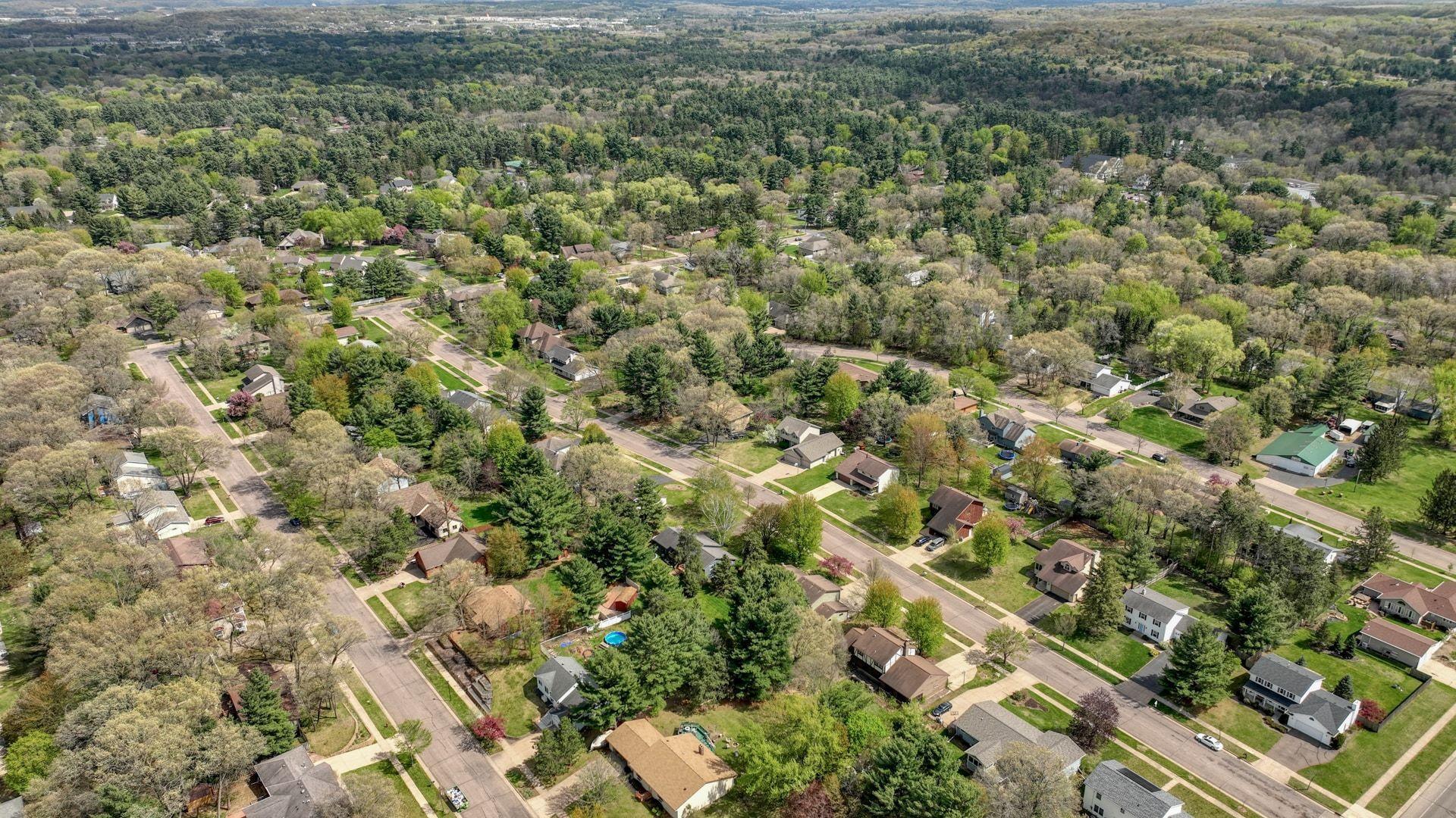 645 Farr Ct, Eau Claire, WI 54701