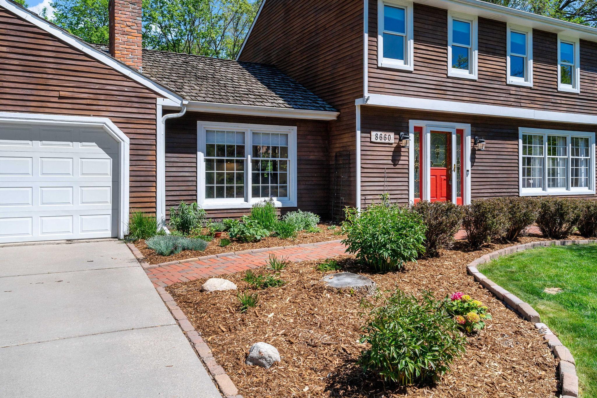 8660 Black Maple Dr, Eden Prairie, MN 55344