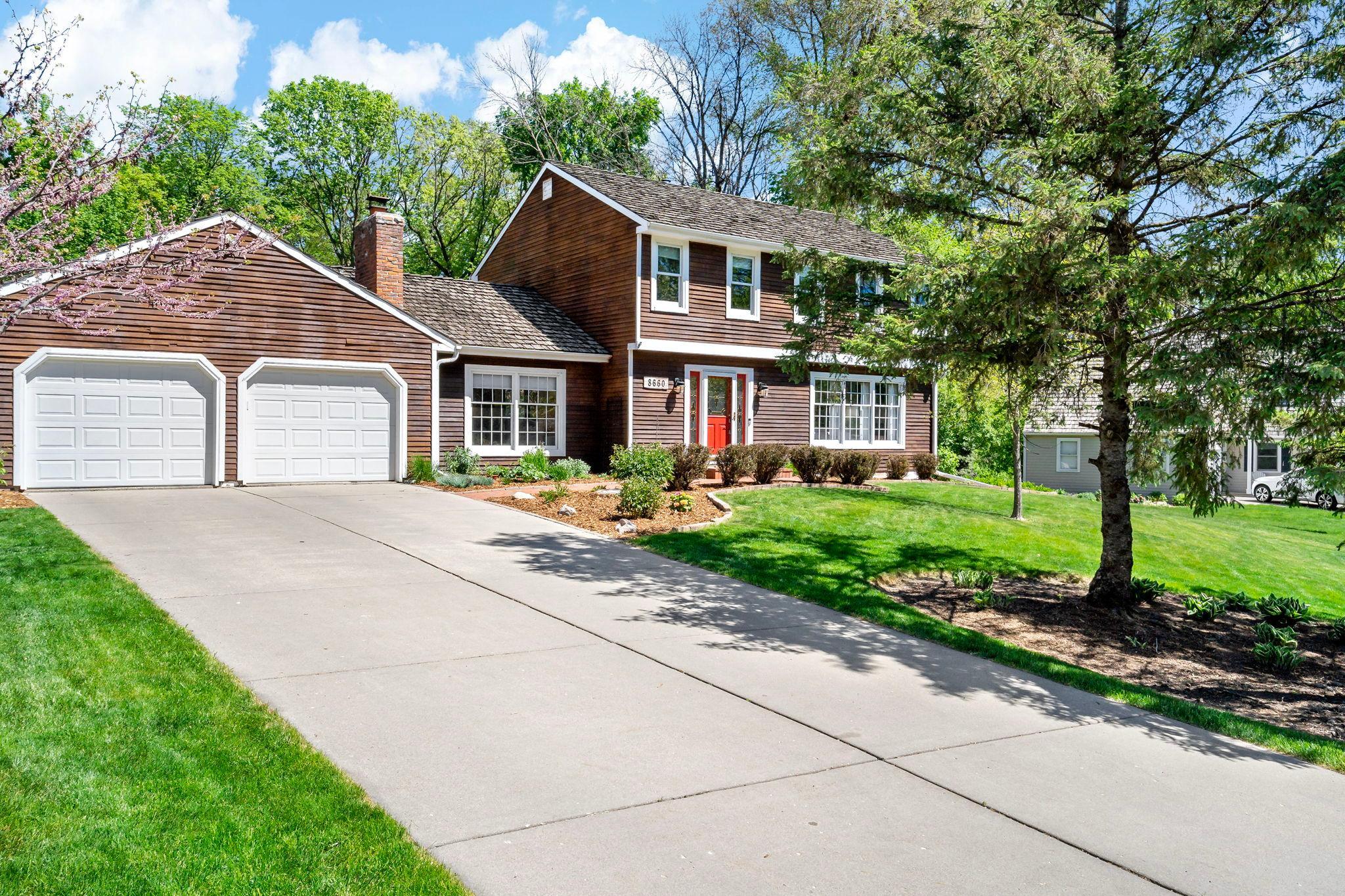 8660 Black Maple Dr, Eden Prairie, MN 55344