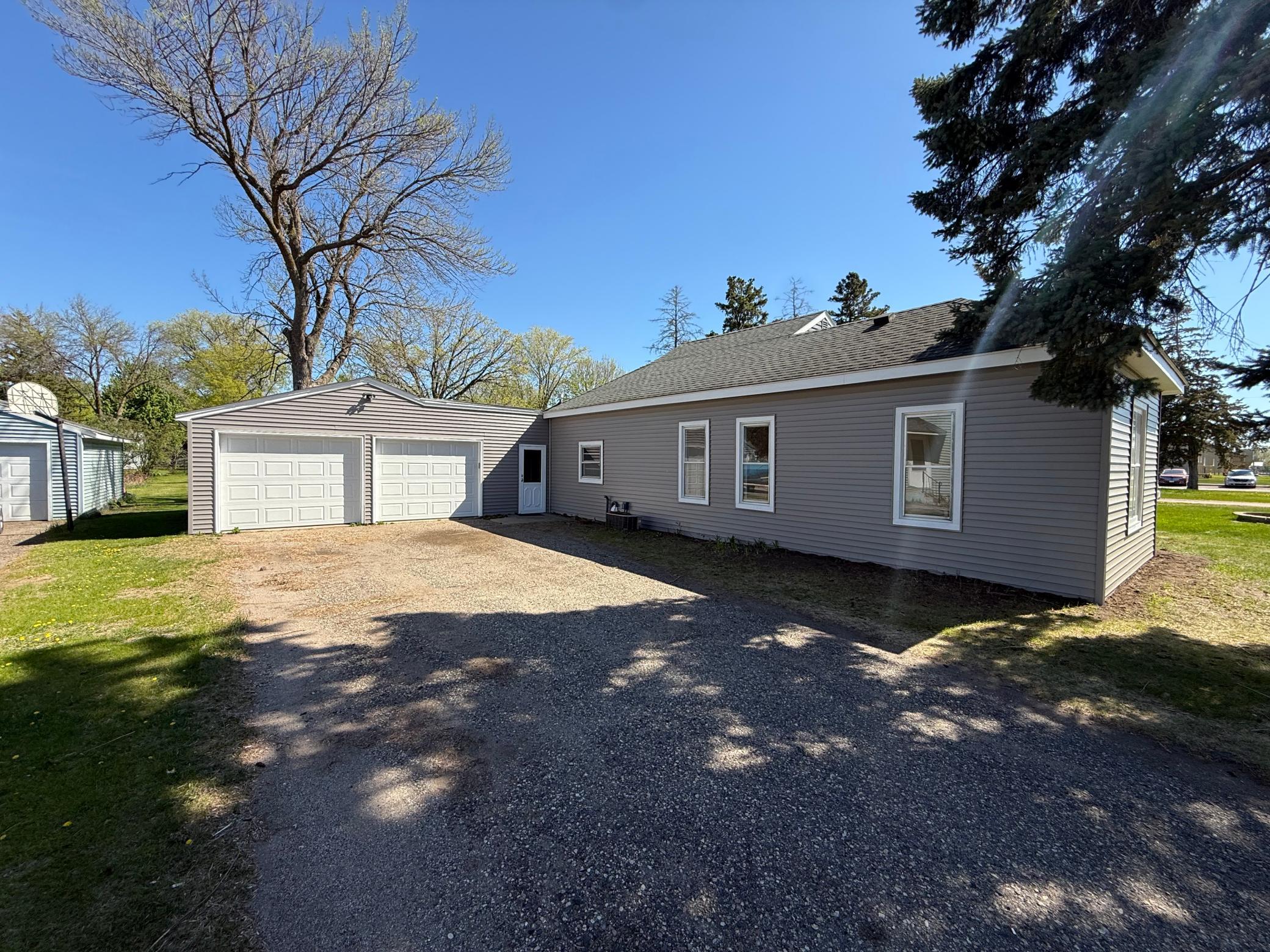 729 E Ripley St, Litchfield, MN 55355