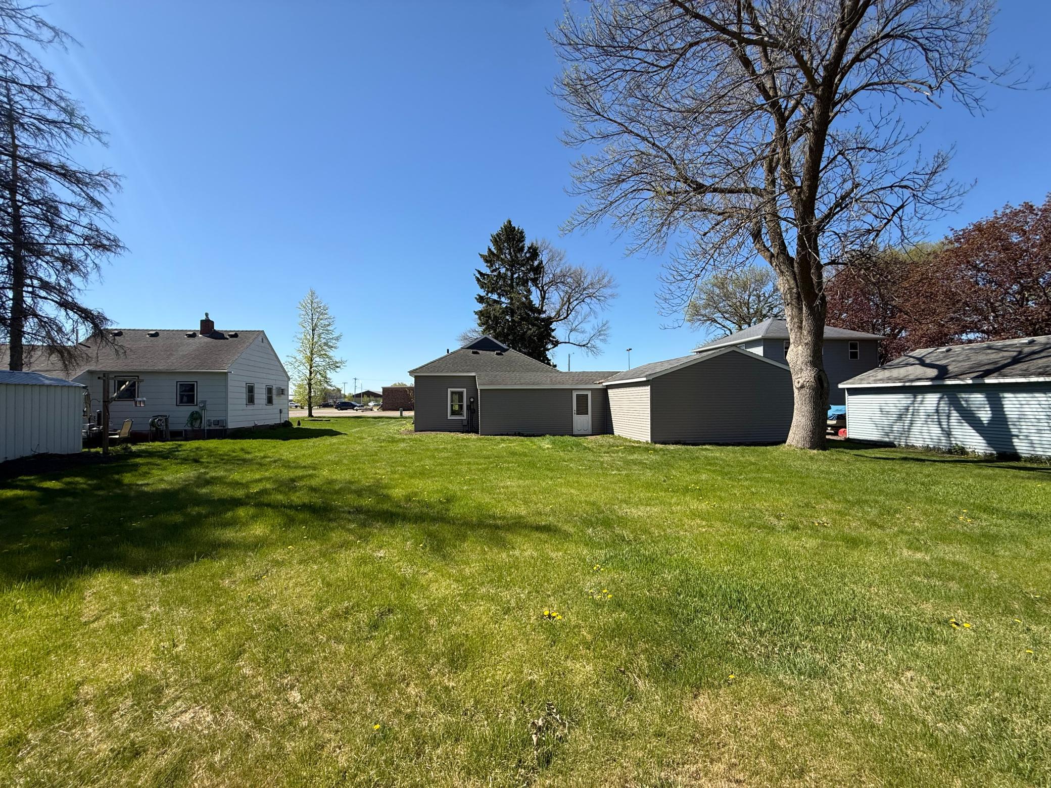 729 E Ripley St, Litchfield, MN 55355