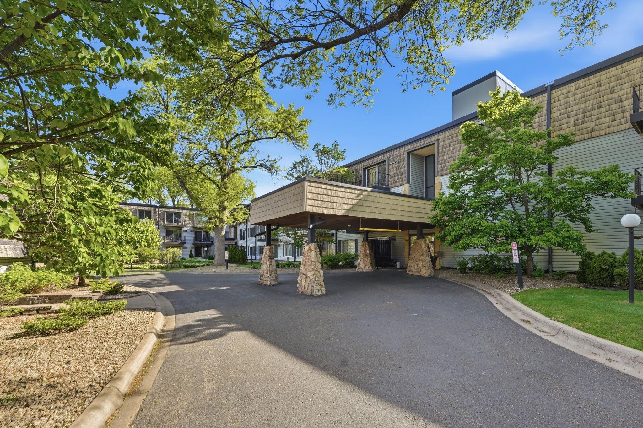 183 Little Canada Rd E #305, Little Canada, MN 55117