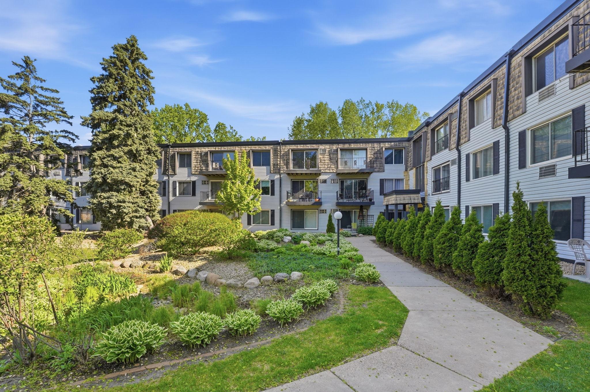183 Little Canada Rd E #305, Little Canada, MN 55117