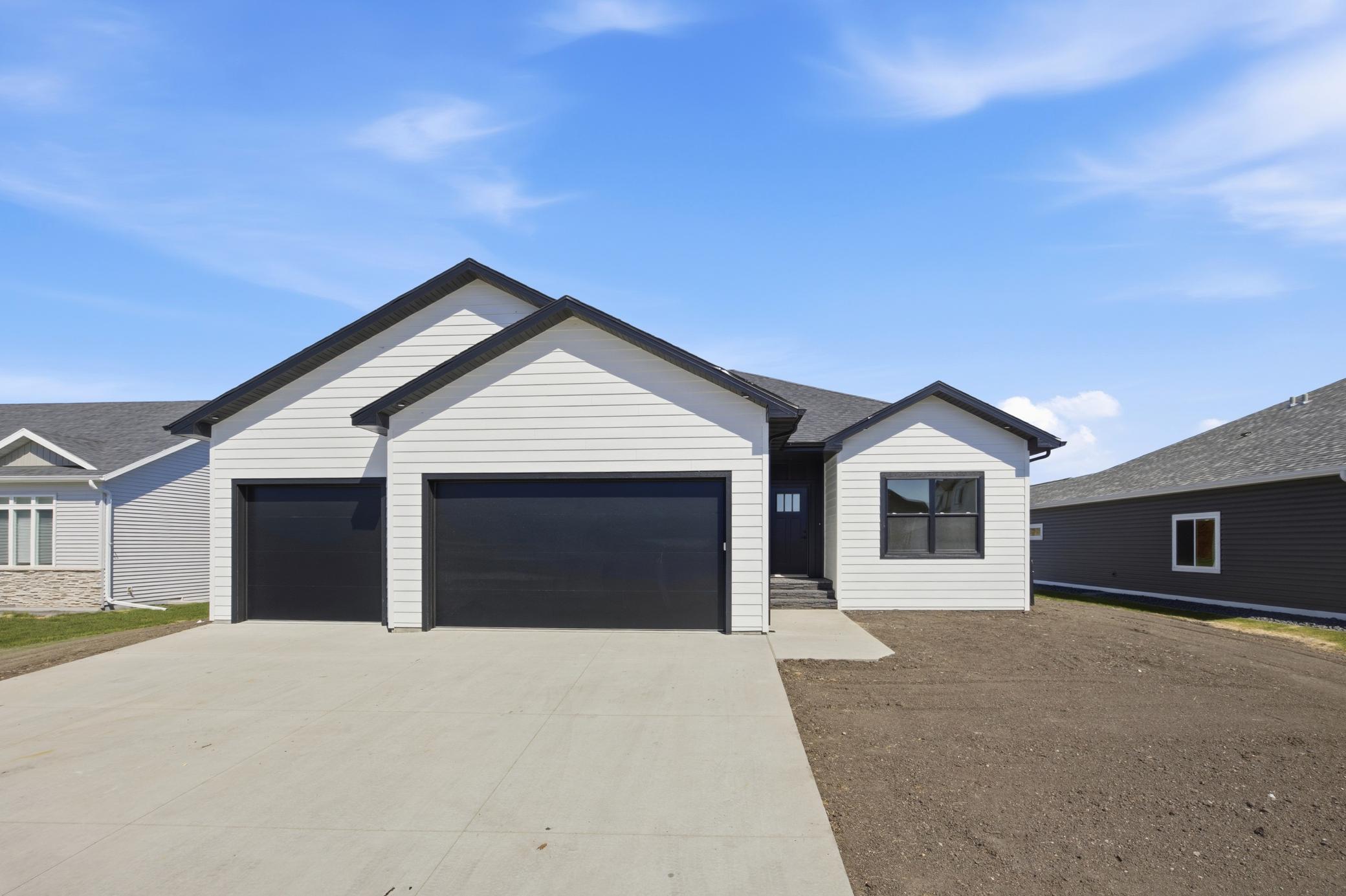 2232 44th St S, Moorhead, MN 56560