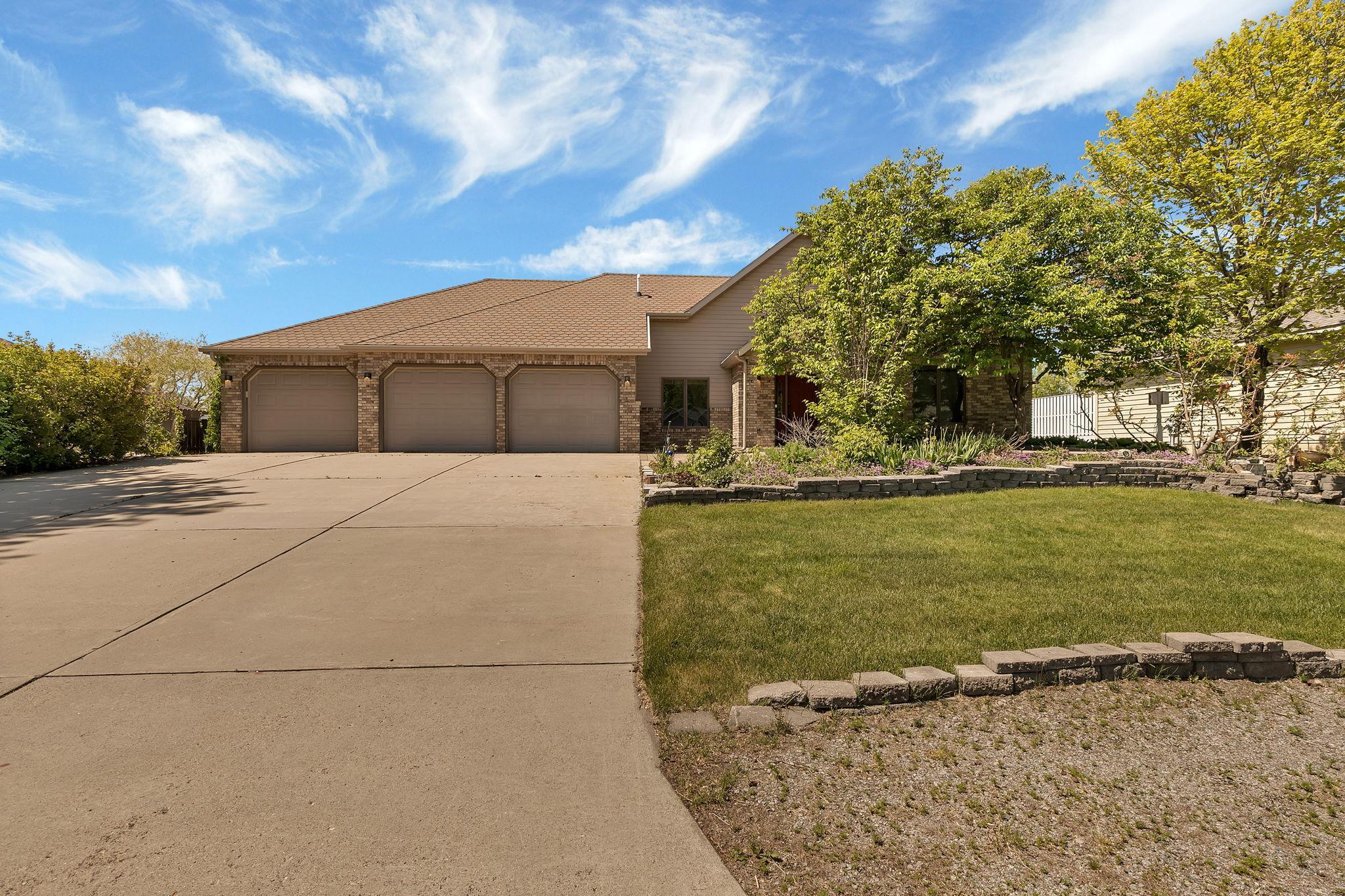 410 Sundown Dr, Avon, MN 56310