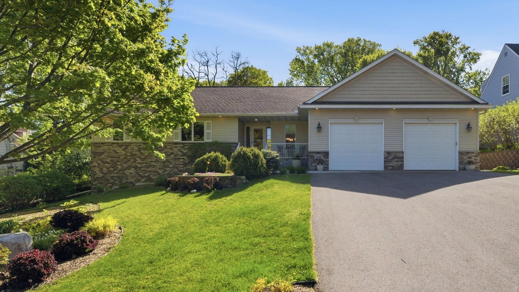 1646 Mayfield Heights Rd, Mendota Heights, MN 55118