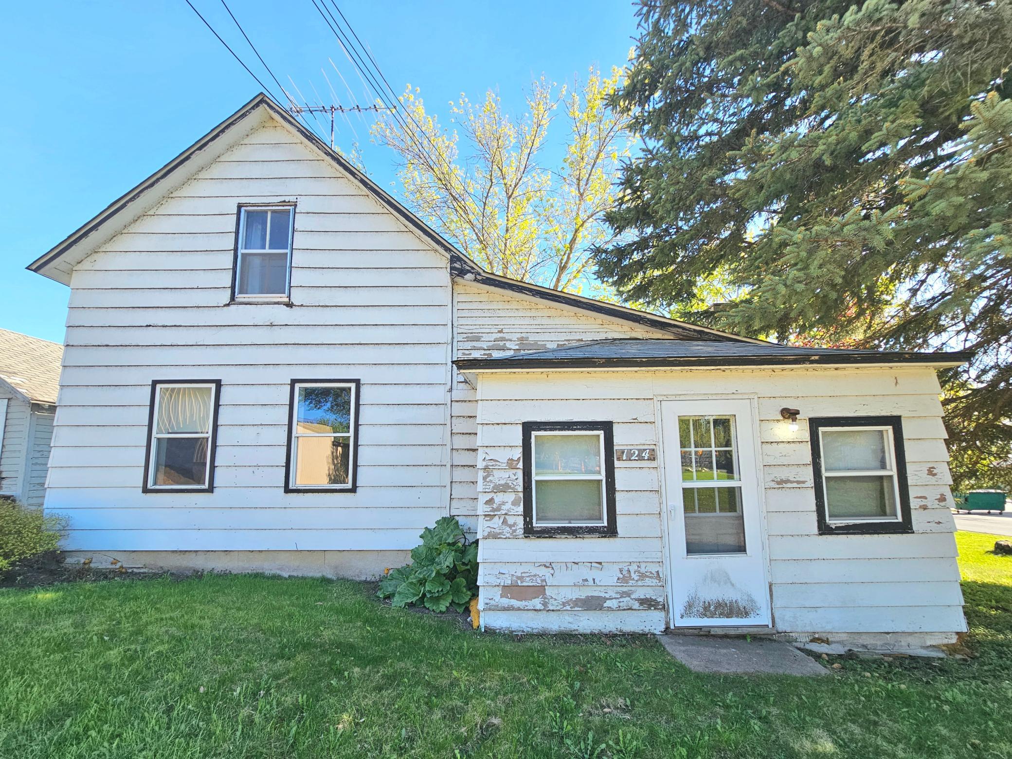 124 Park Ave SW, Silver Lake, MN 55381