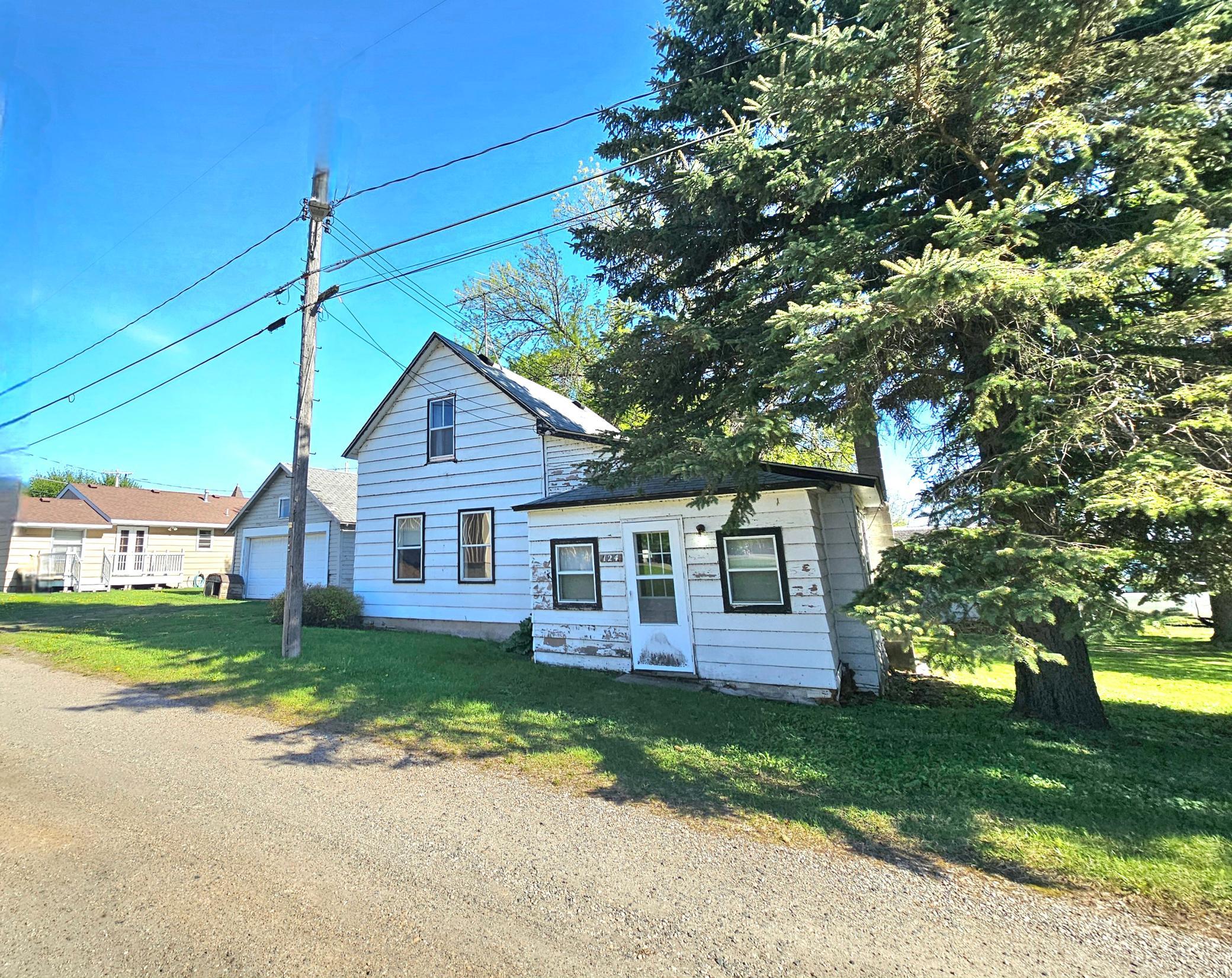 124 Park Ave SW, Silver Lake, MN 55381