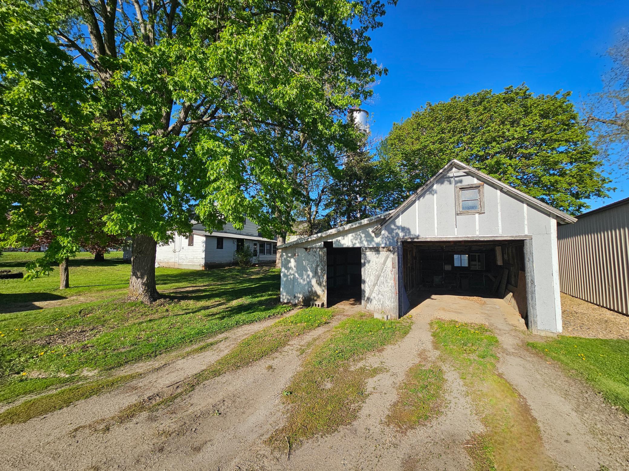 124 Park Ave SW, Silver Lake, MN 55381