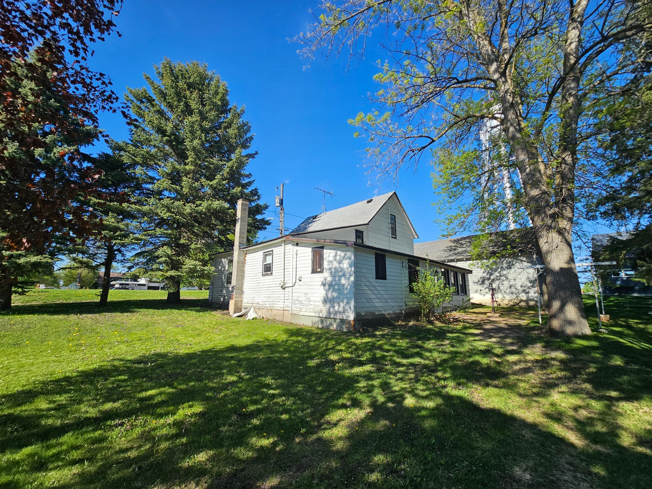 124 Park Ave SW, Silver Lake, MN 55381