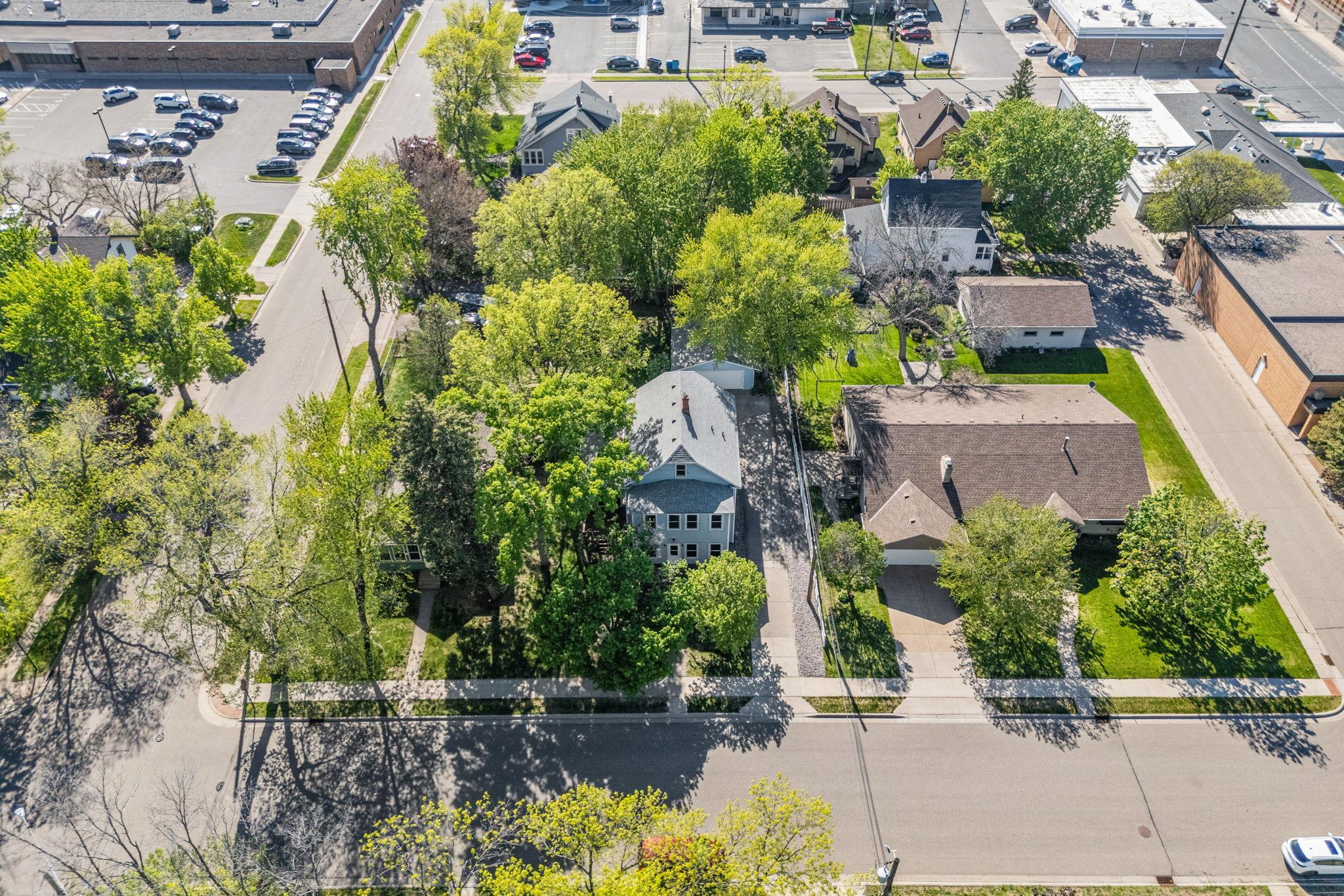 109 2nd Ave NE, Osseo, MN 55369
