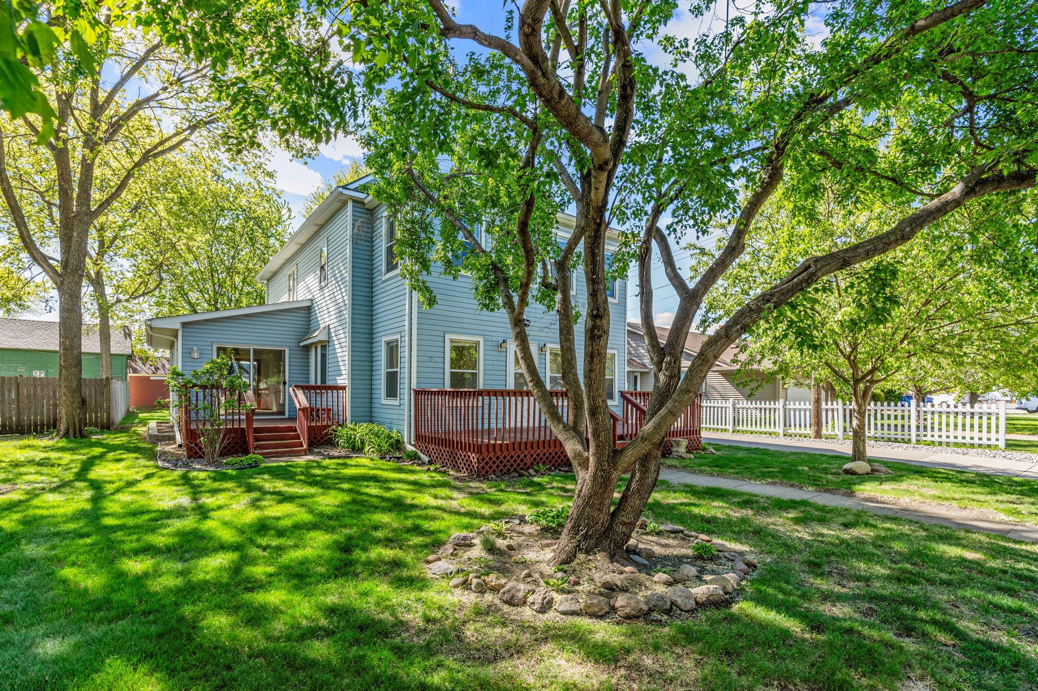 109 2nd Ave NE, Osseo, MN 55369