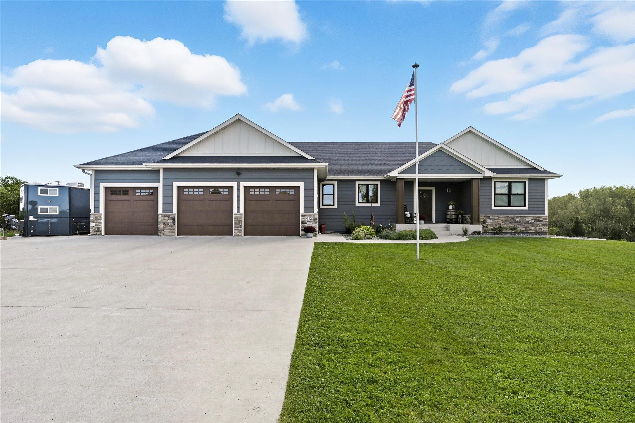 912 14th St NE, Montgomery, MN 56069
