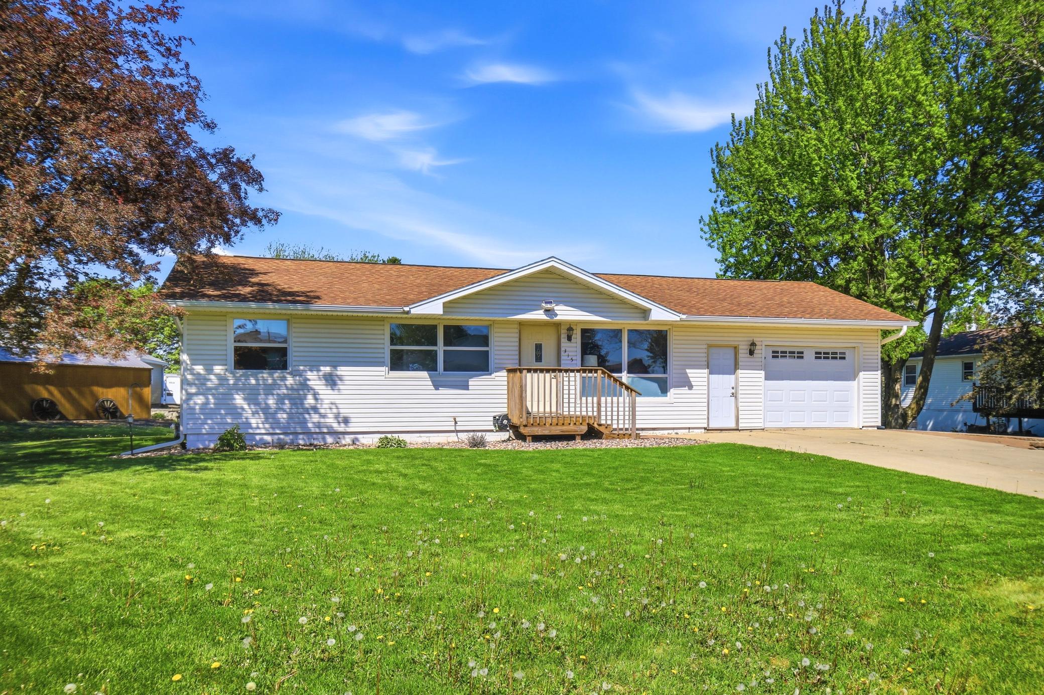 315 Rena Belle St NW, Eyota, MN 55934
