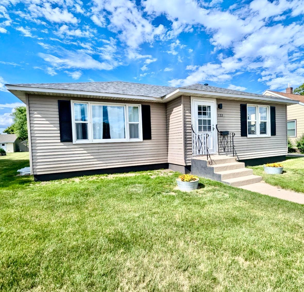 122 Sinclair Lewis Ave, Sauk Centre, MN 56378