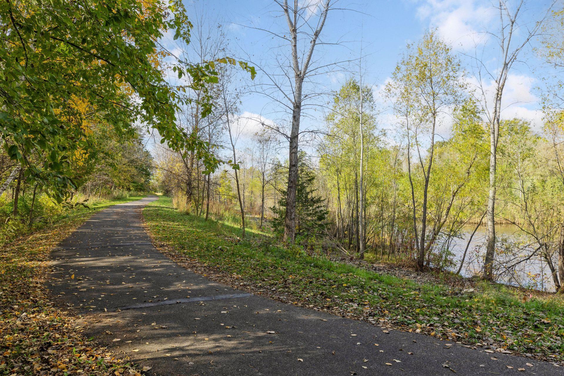 10879 Bentwater Ln, Woodbury, MN 55129