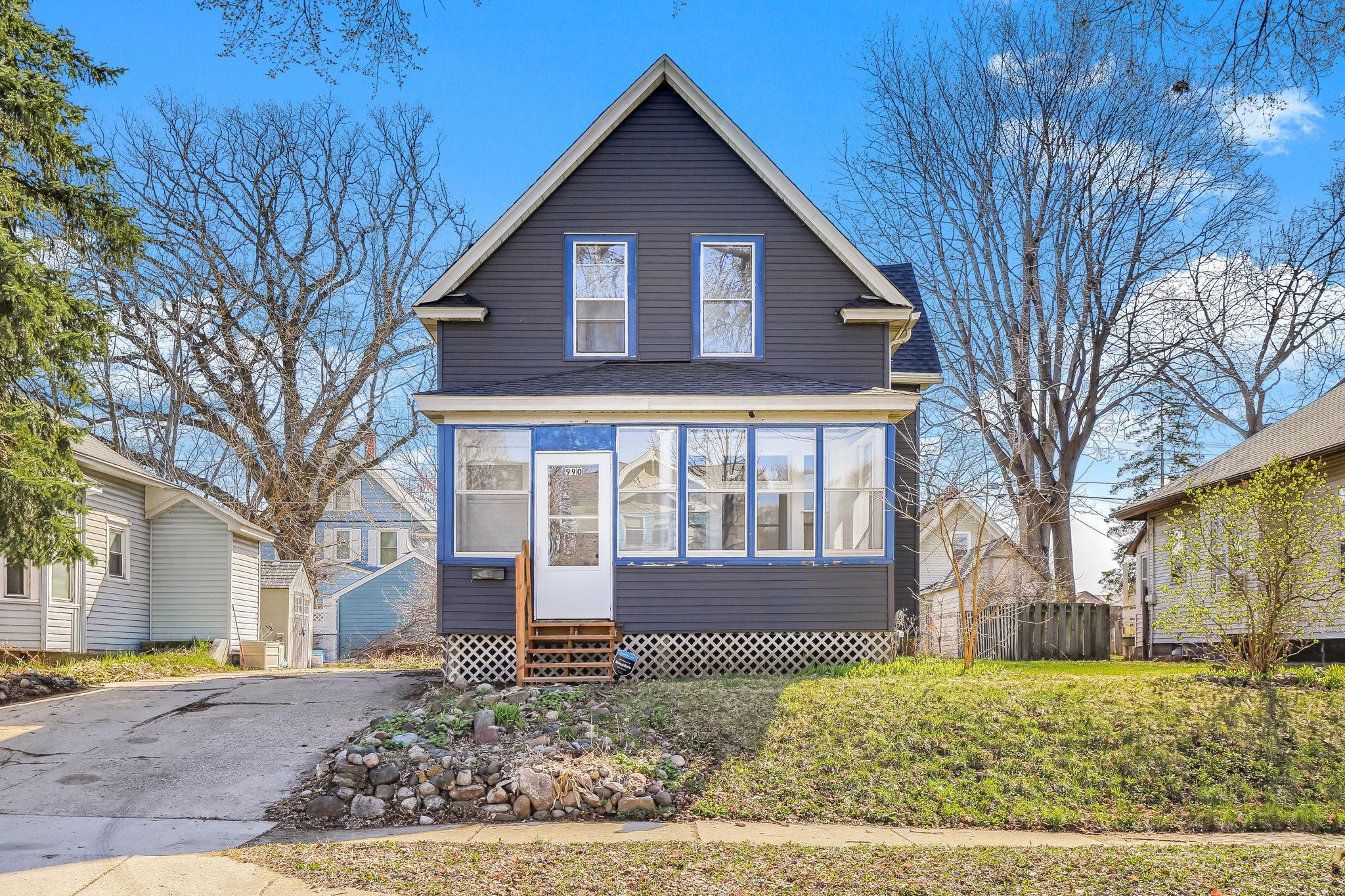 990 Como Pl, Saint Paul, MN 55103