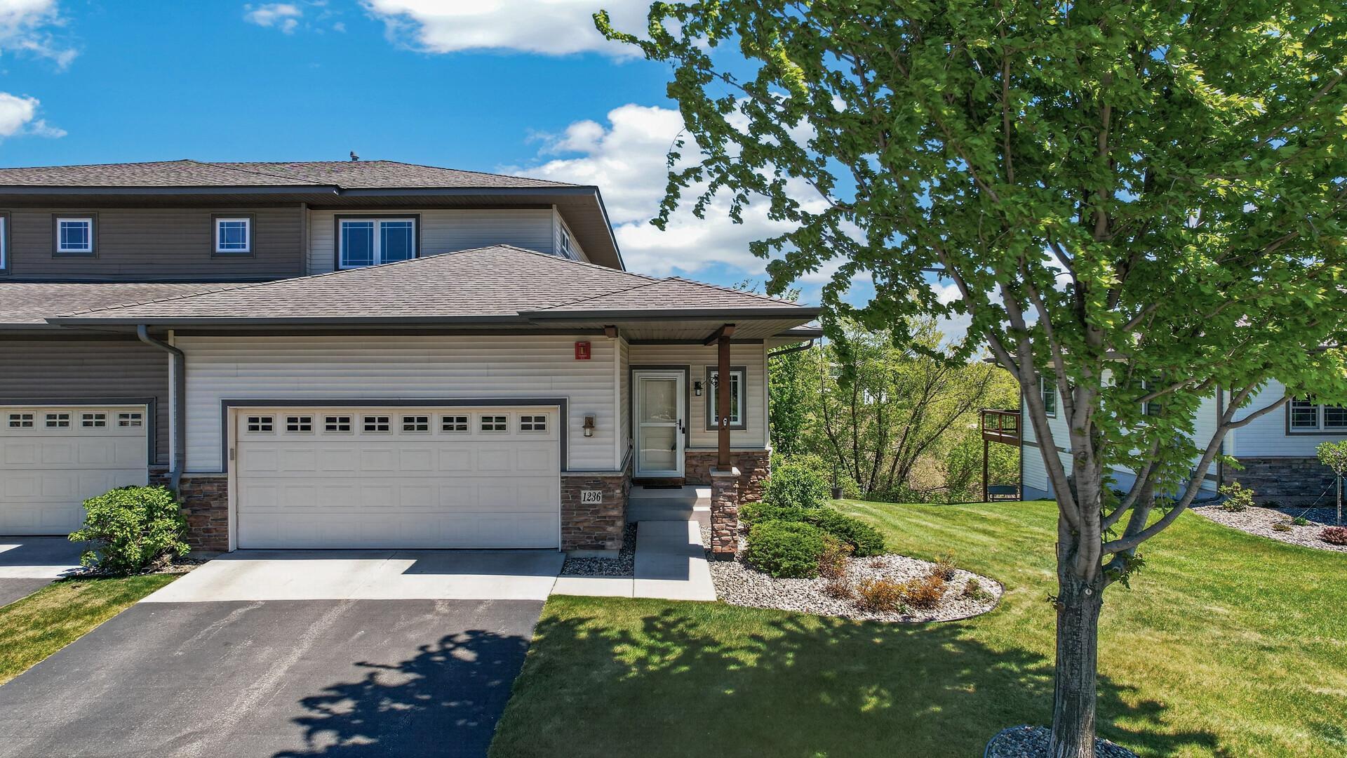 1236 Vernon Dr, Carver, MN 55315