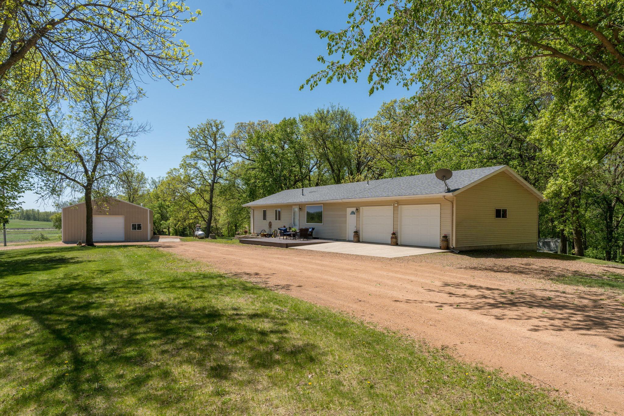 37285 161st Ave, Montgomery, MN 56069