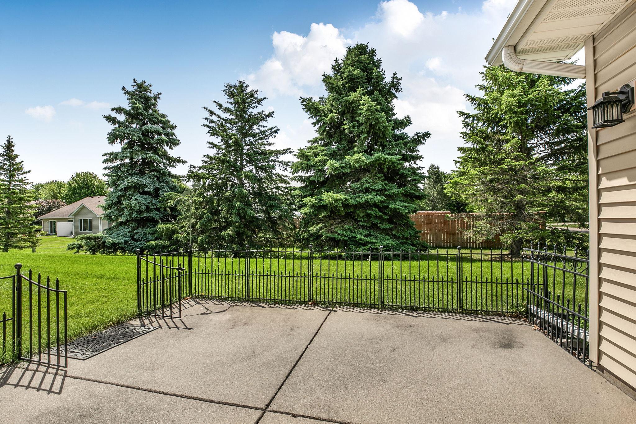900 Golden Pond Ct, Buffalo, MN 55313