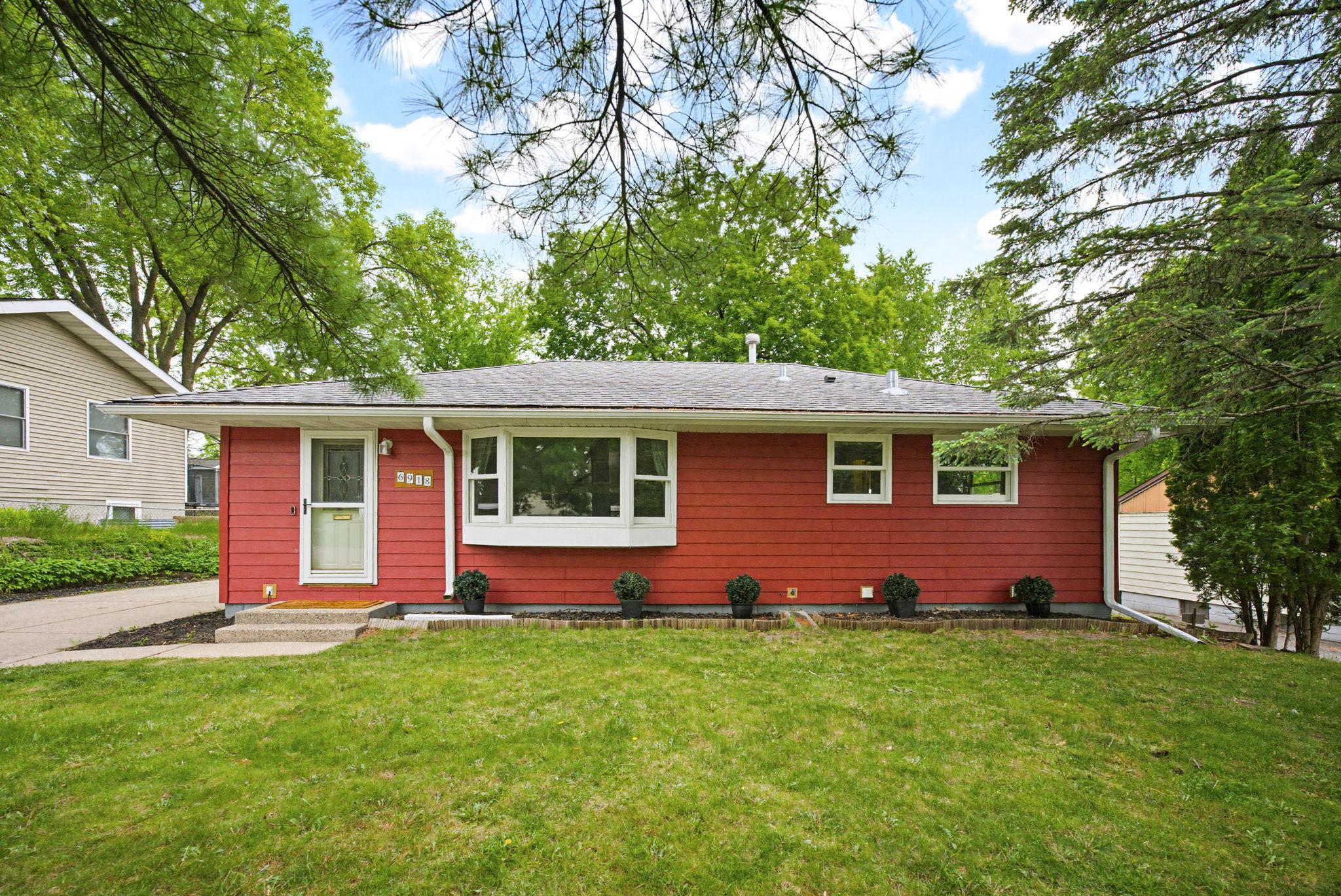 6918 34th Ave N, Crystal, MN 55427