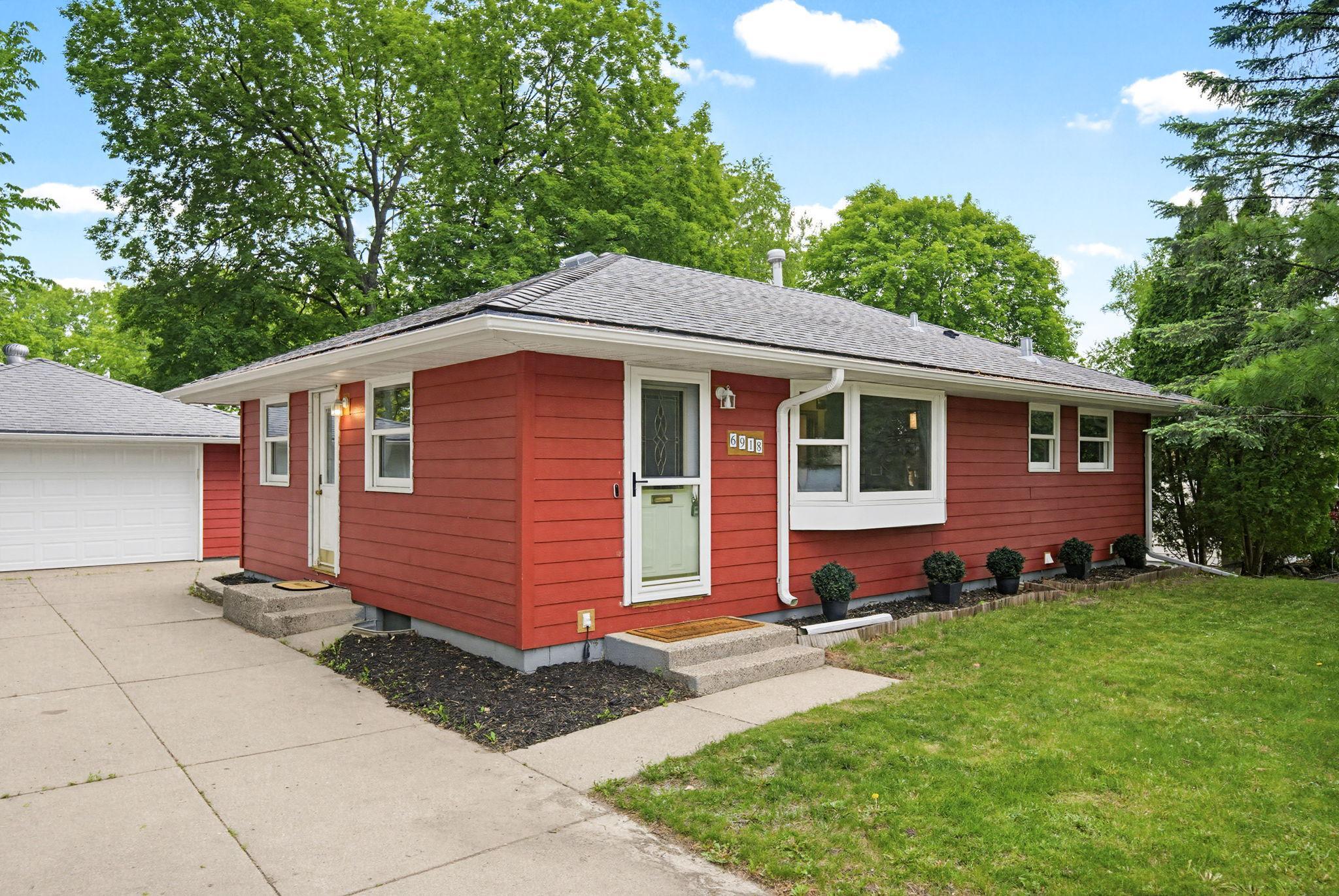 6918 34th Ave N, Crystal, MN 55427