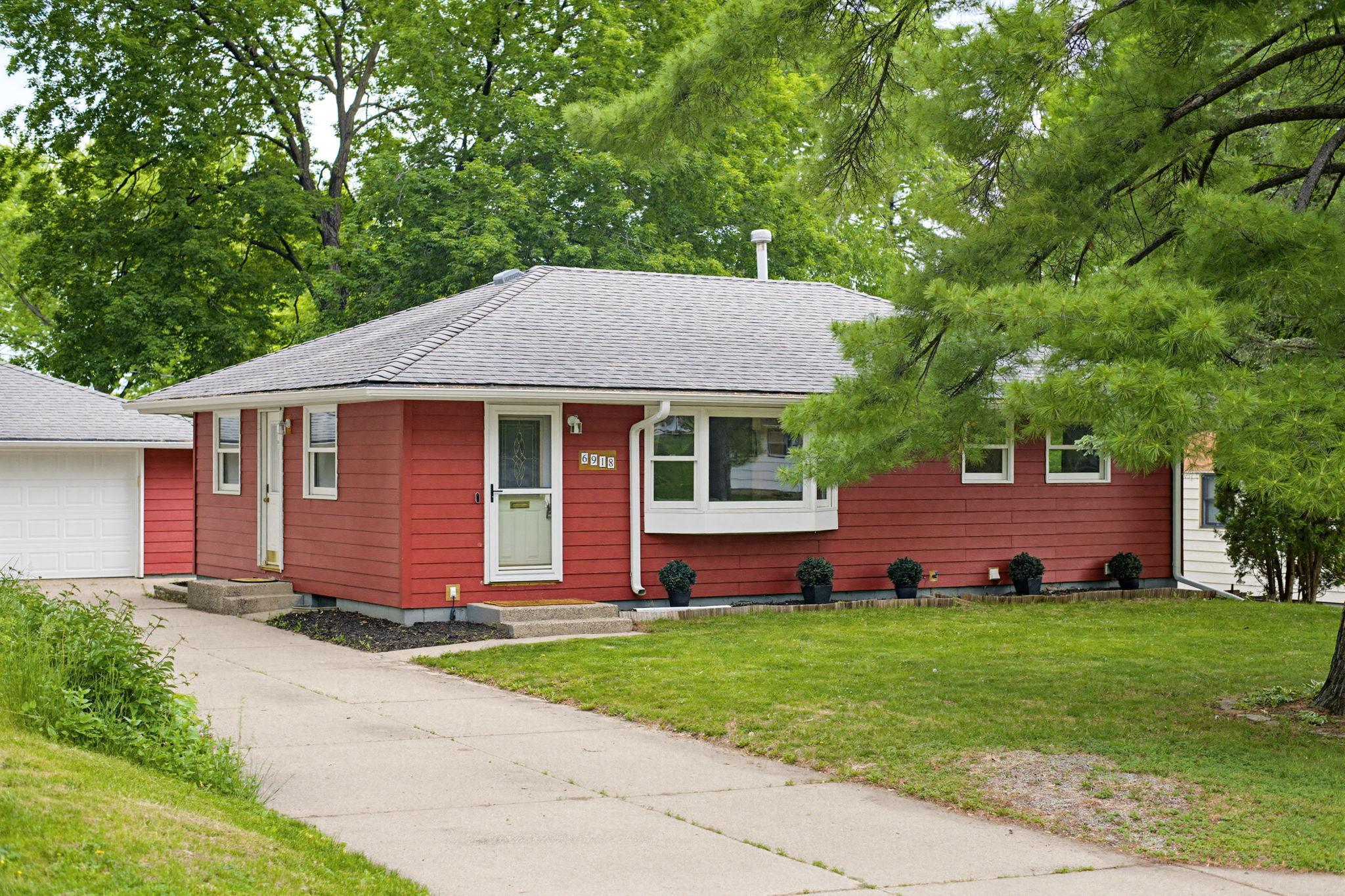 6918 34th Ave N, Crystal, MN 55427