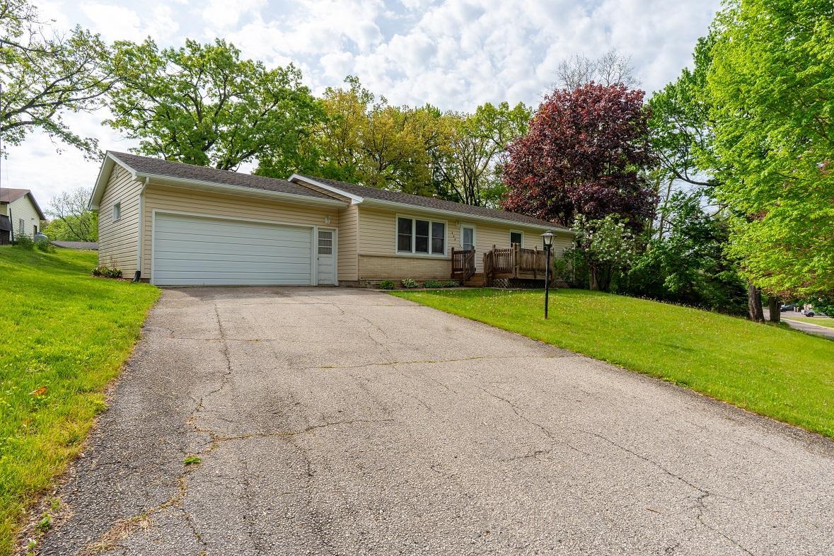 649 Oakwood Dr, Durand, WI 54736