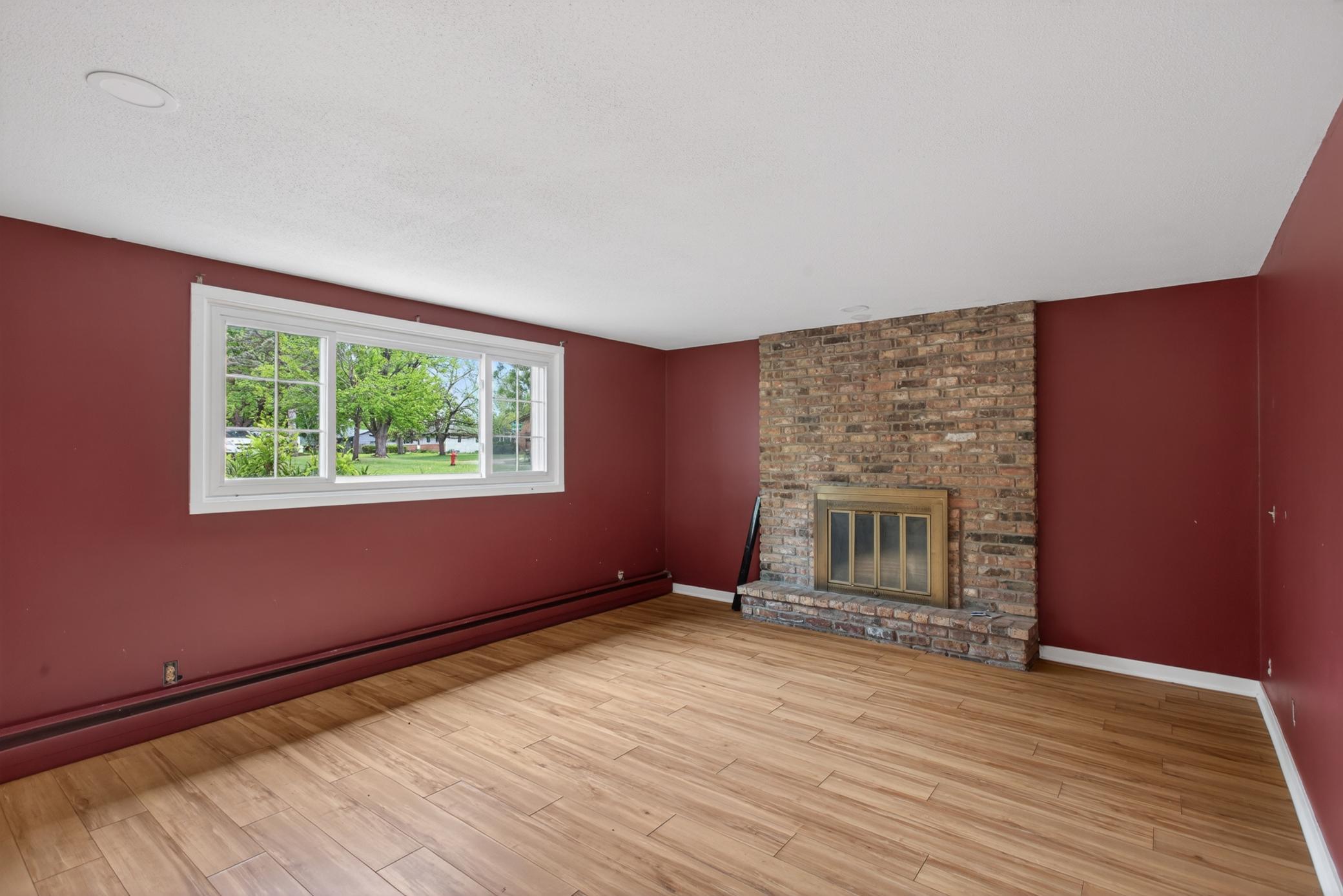 7856 Florida Cir N, Brooklyn Park, MN 55445