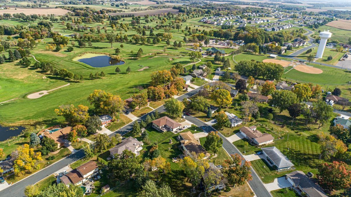 808 Hillcrest Dr, Montgomery, MN 56069