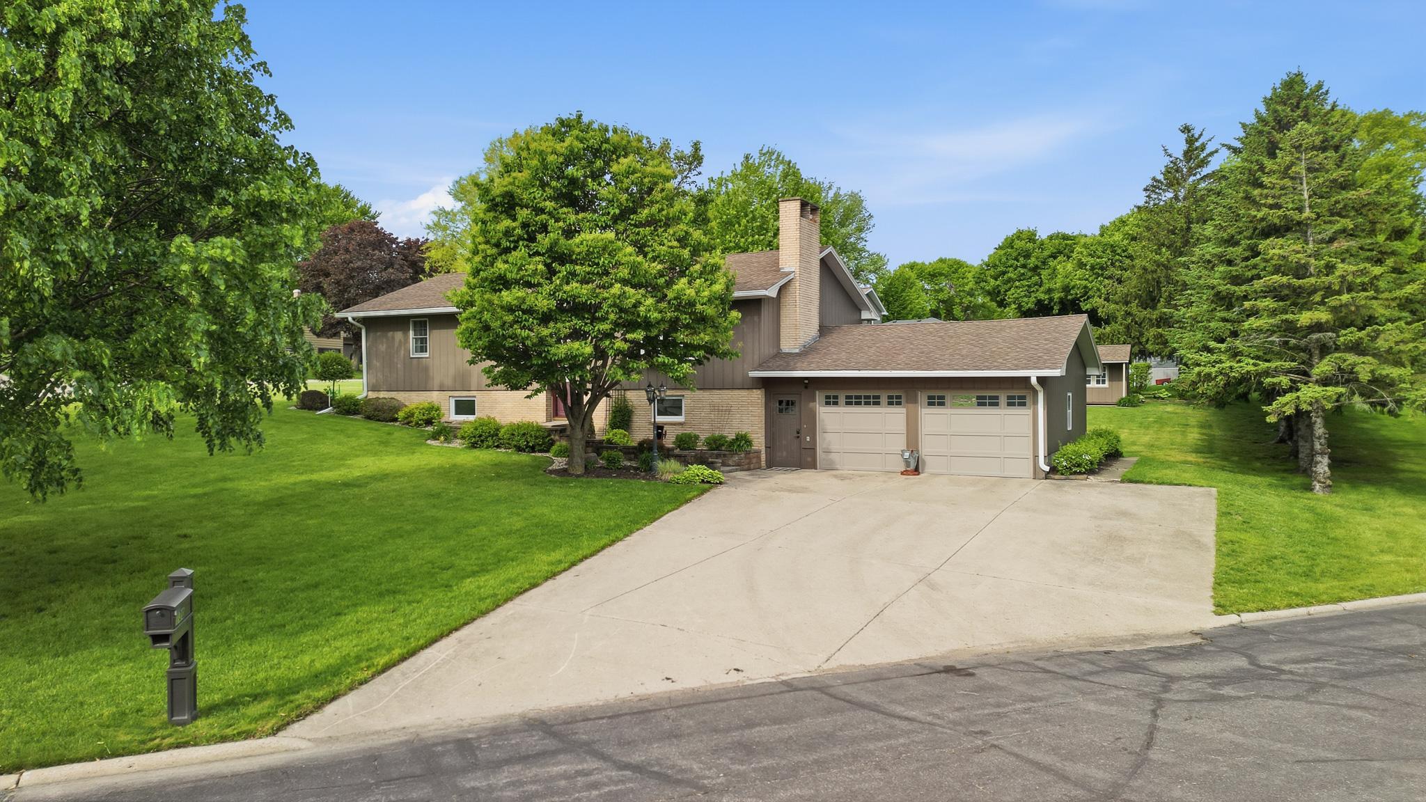 130 Half Moon Rd, Wells, MN 56097