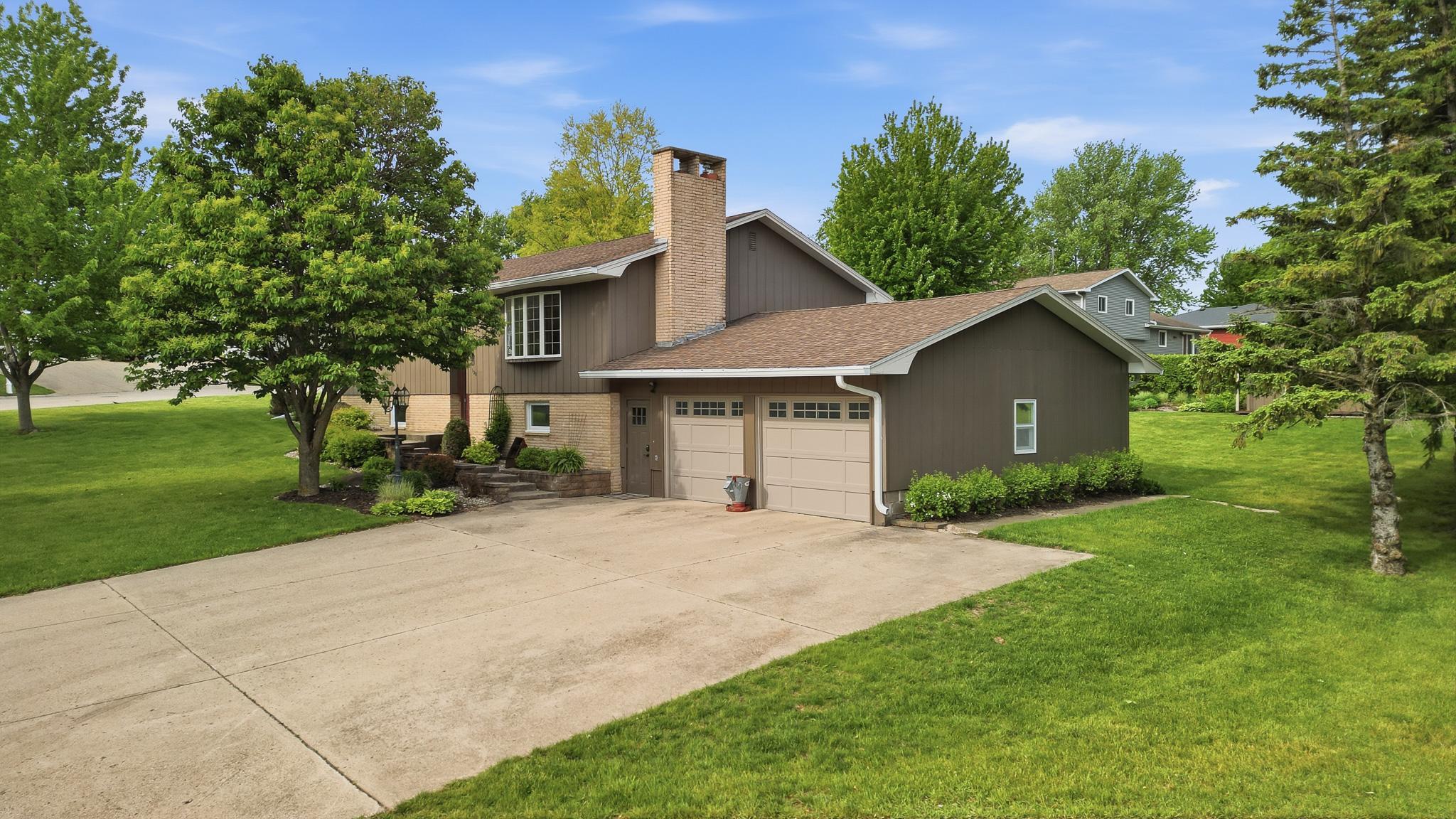 130 Half Moon Rd, Wells, MN 56097