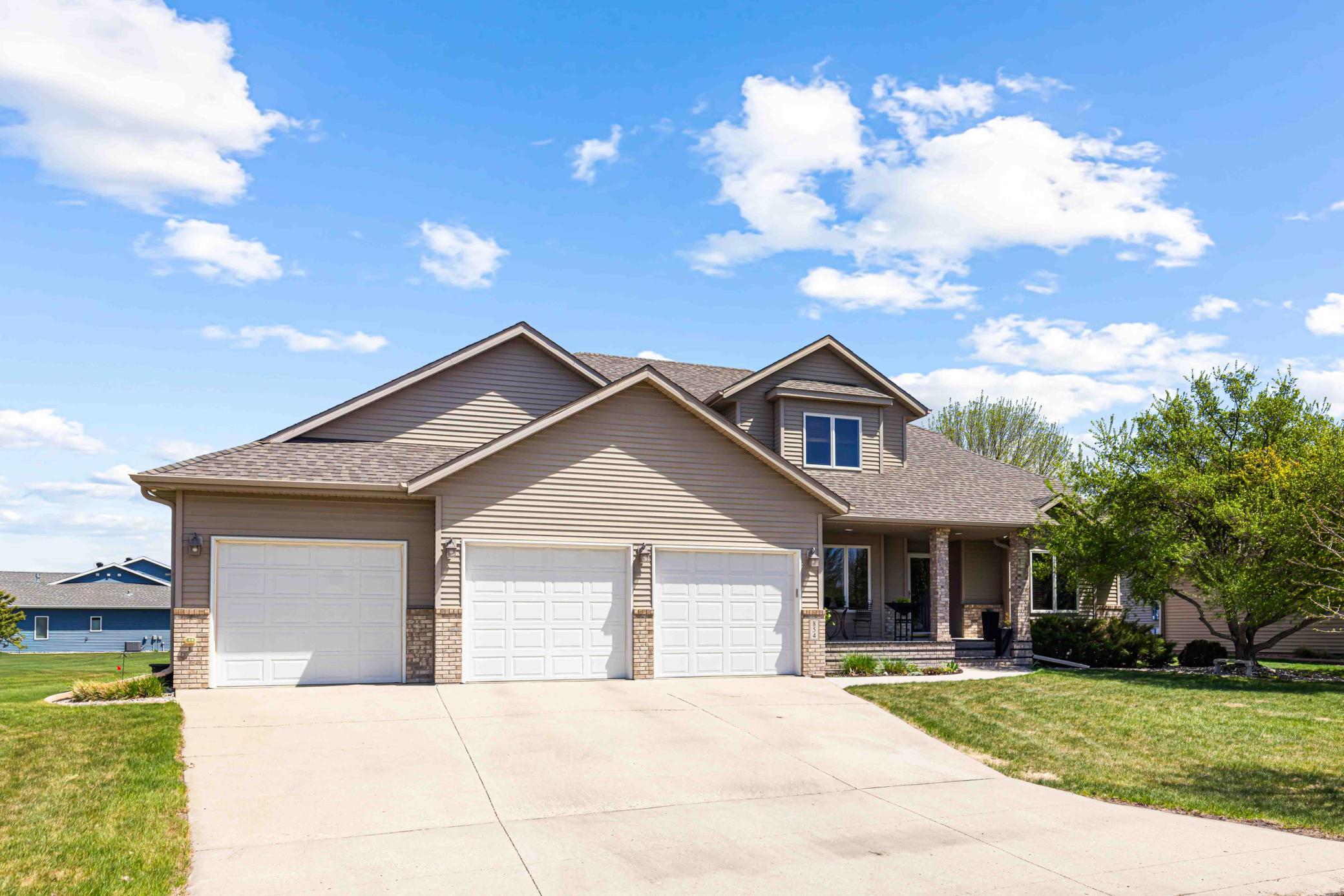 854 32nd St S, Moorhead, MN 56560