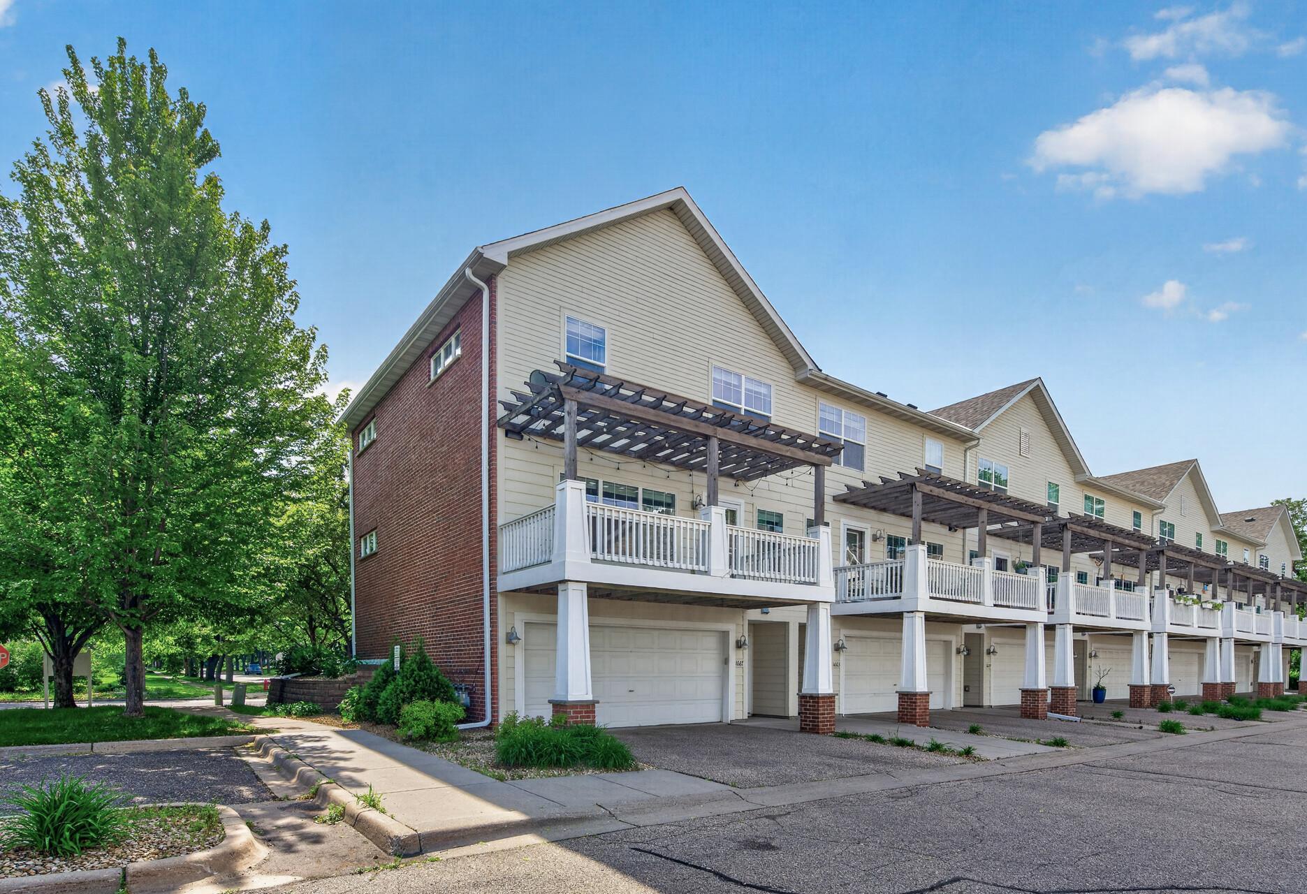 1667 Arona St #8, Falcon Heights, MN 55108