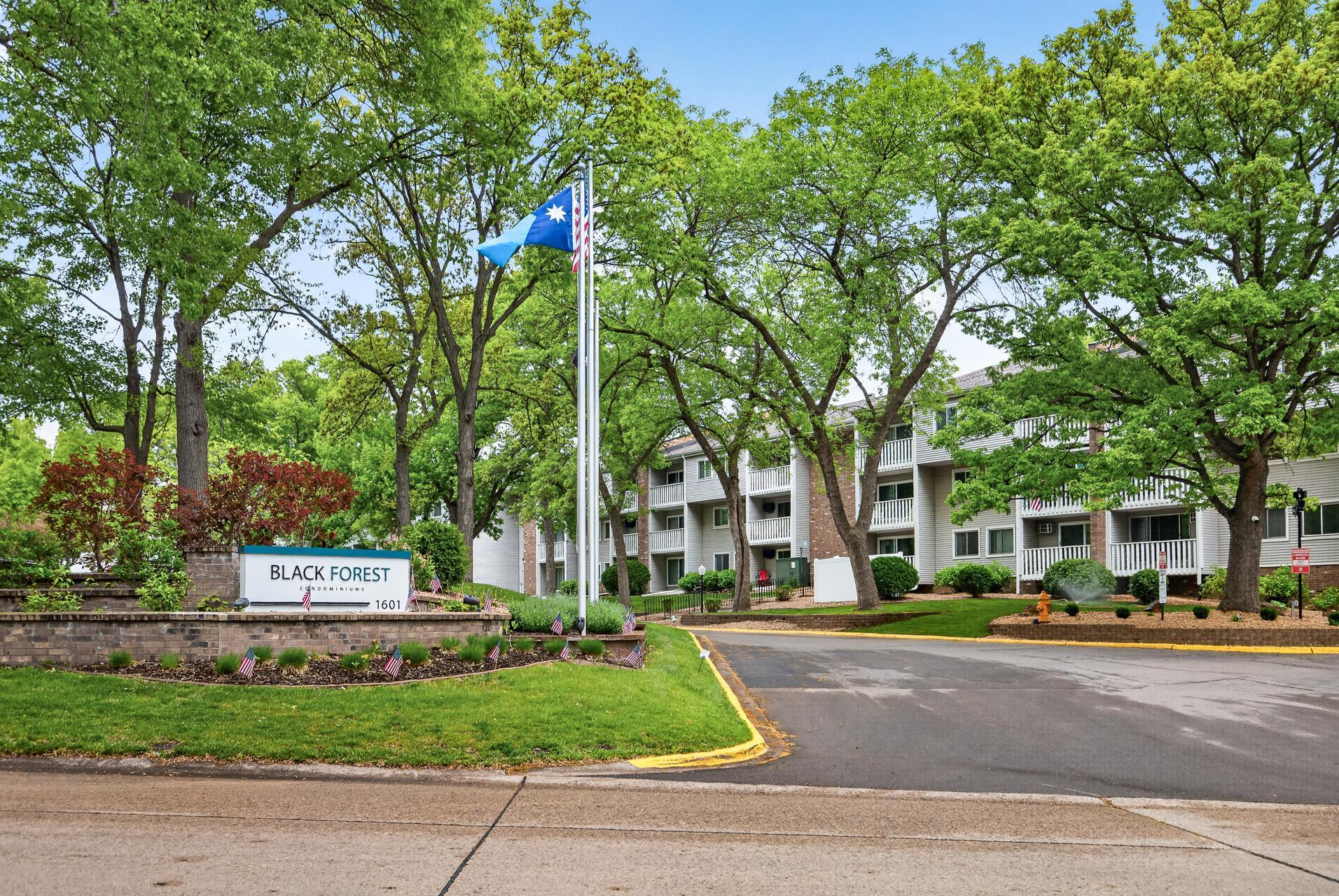 1601 N Innsbruck Dr #379, Fridley, MN 55432