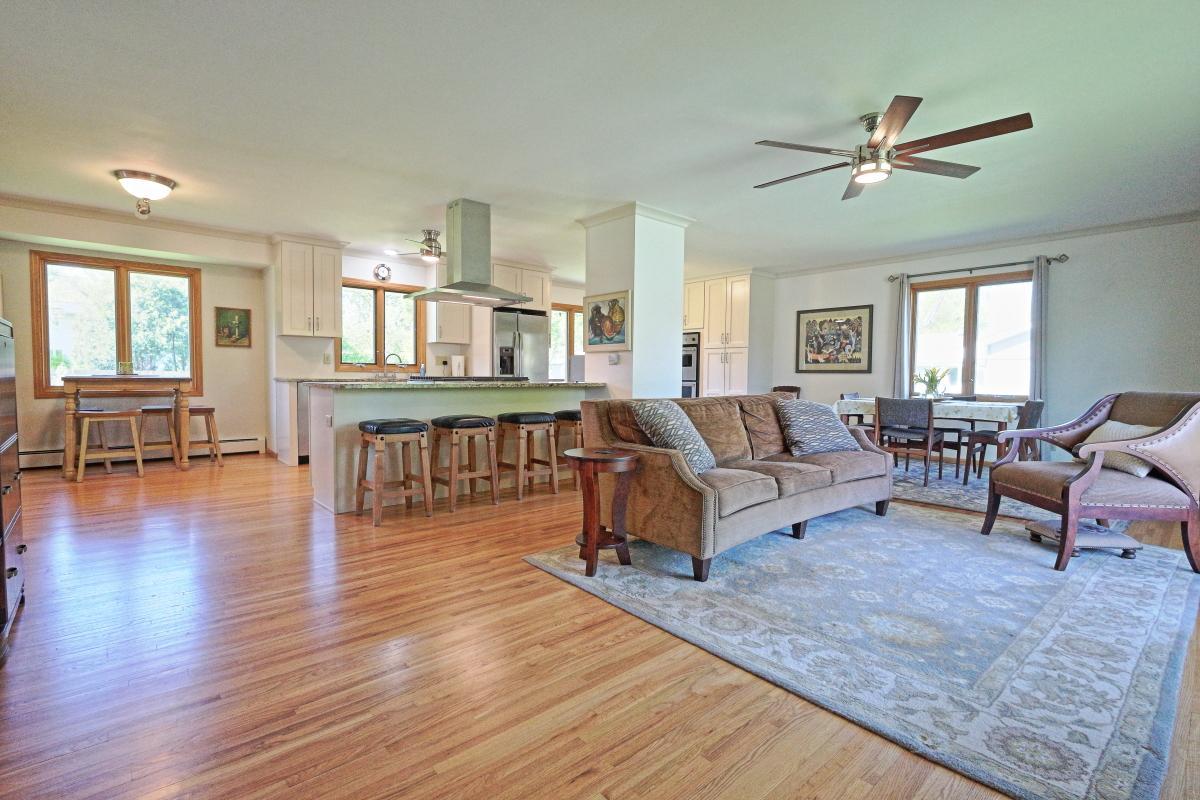 716 Eldridge Ave E, Maplewood, MN 55117